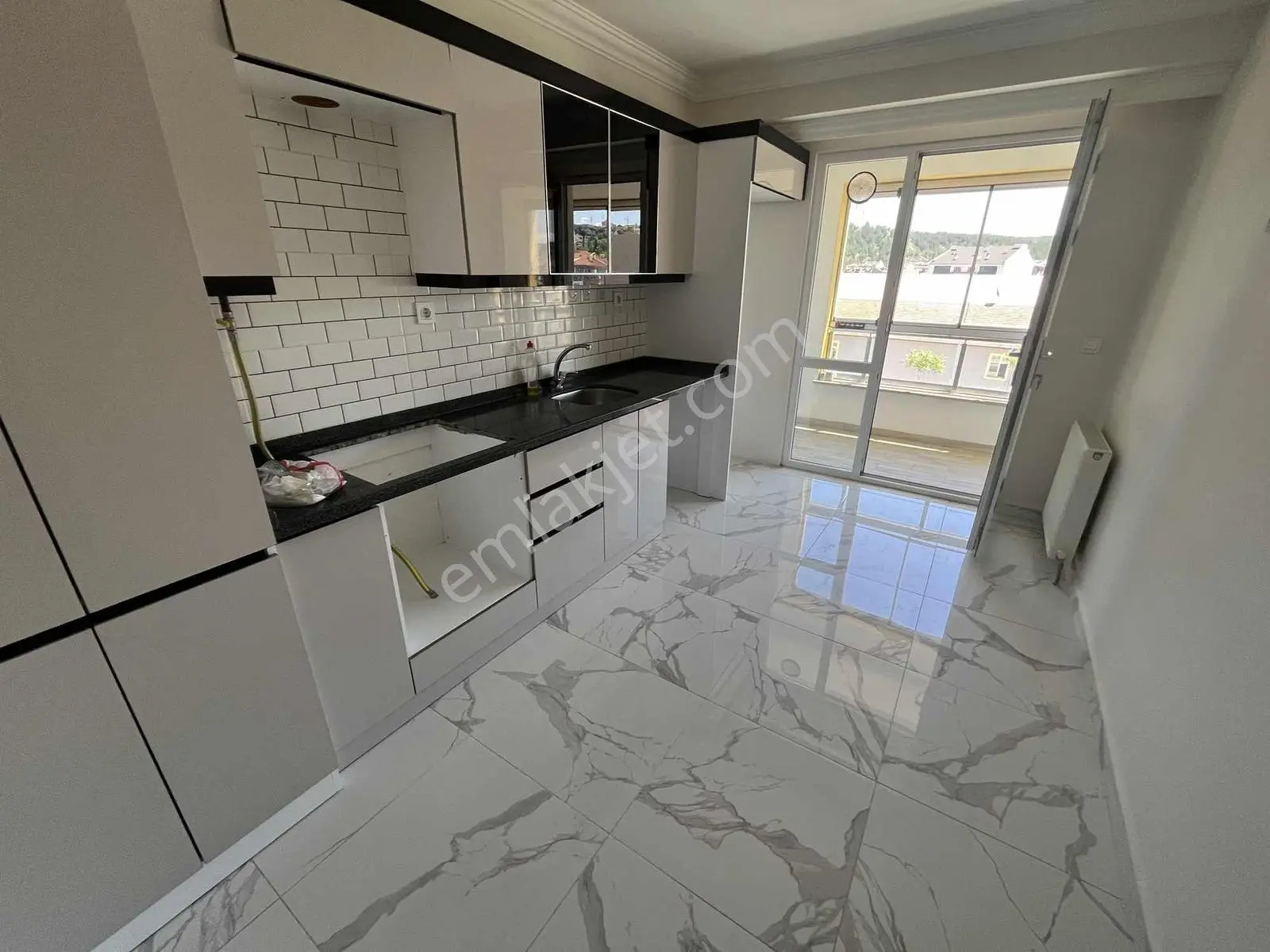 Harika Lokasyon Bakımlı Ve Temiz 3+1