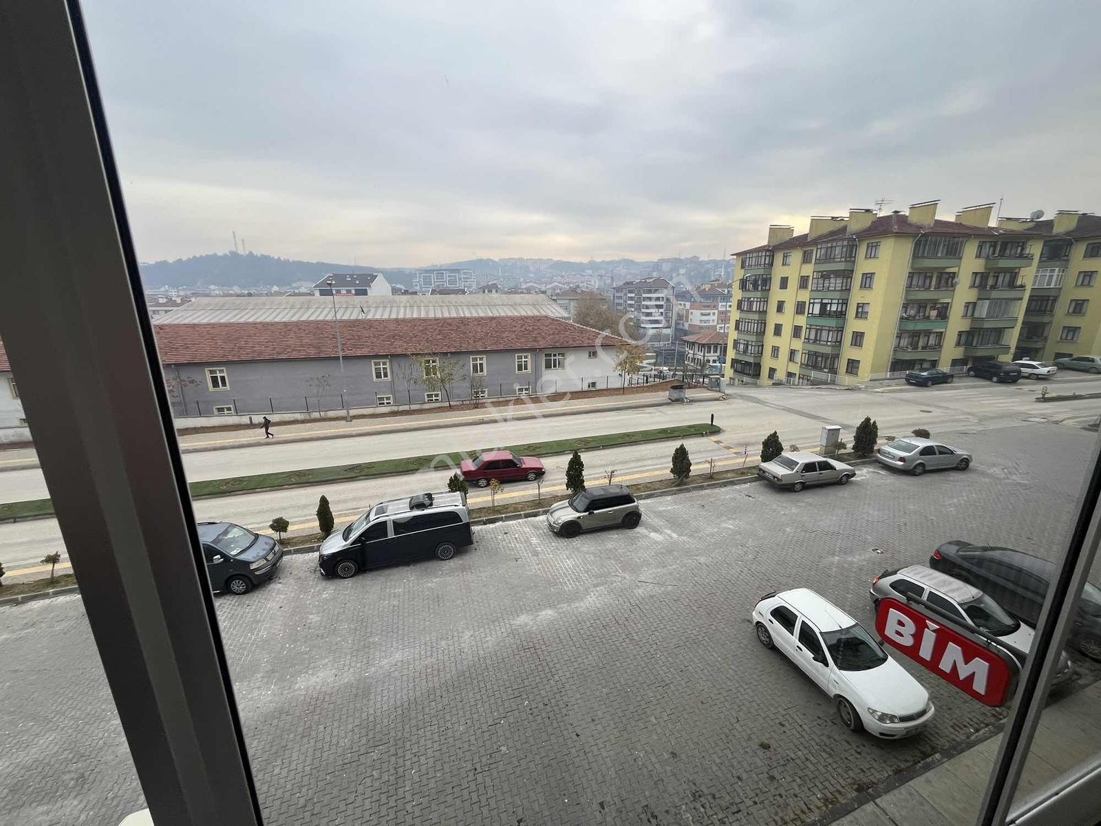 Harika Lokasyon Bakımlı Ve Temiz 3+1 - Görsel 7