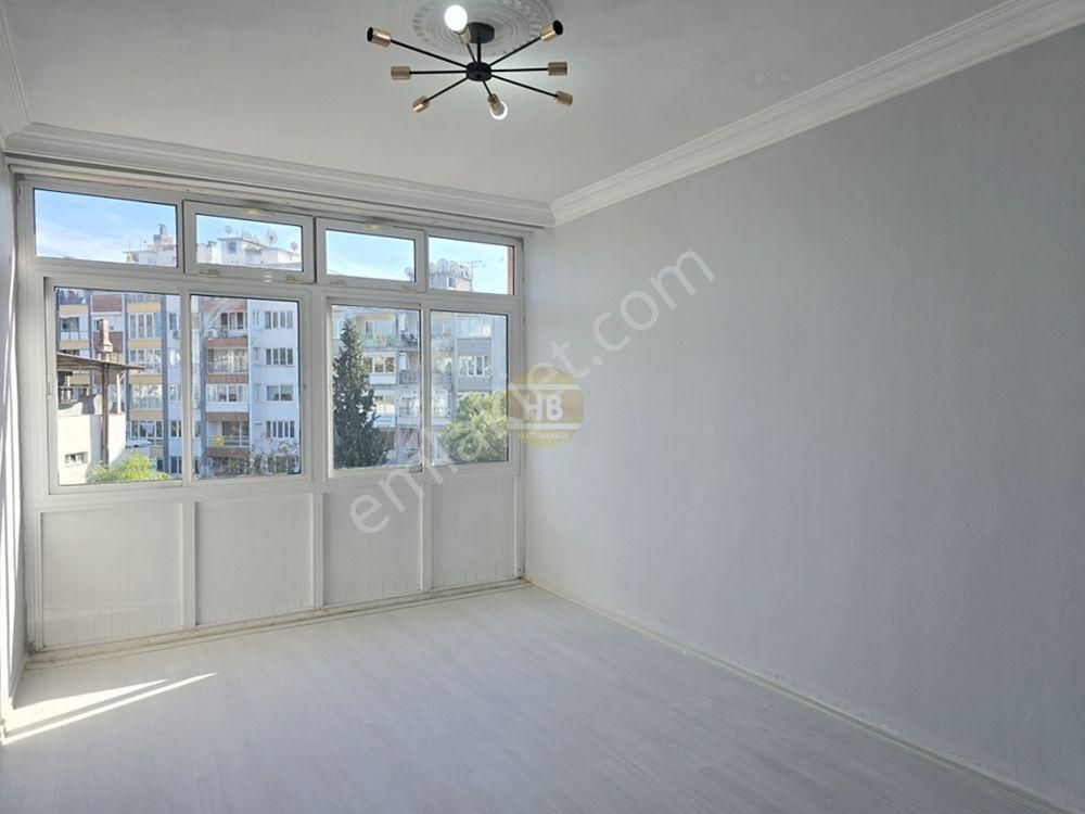 Hb'den 2+1 Satılık Daire, Mükemmel Temizlikte Kullanıma Hazır Turistik Park Cepheli Yeni Tadilatlı - Görsel 2