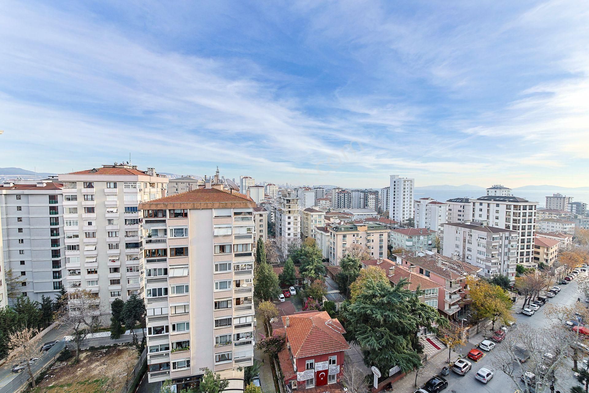 Bostancı Vukela Caddesinde Deniz Manzaralı Satılık 4+1 Daire Net 157 M2
