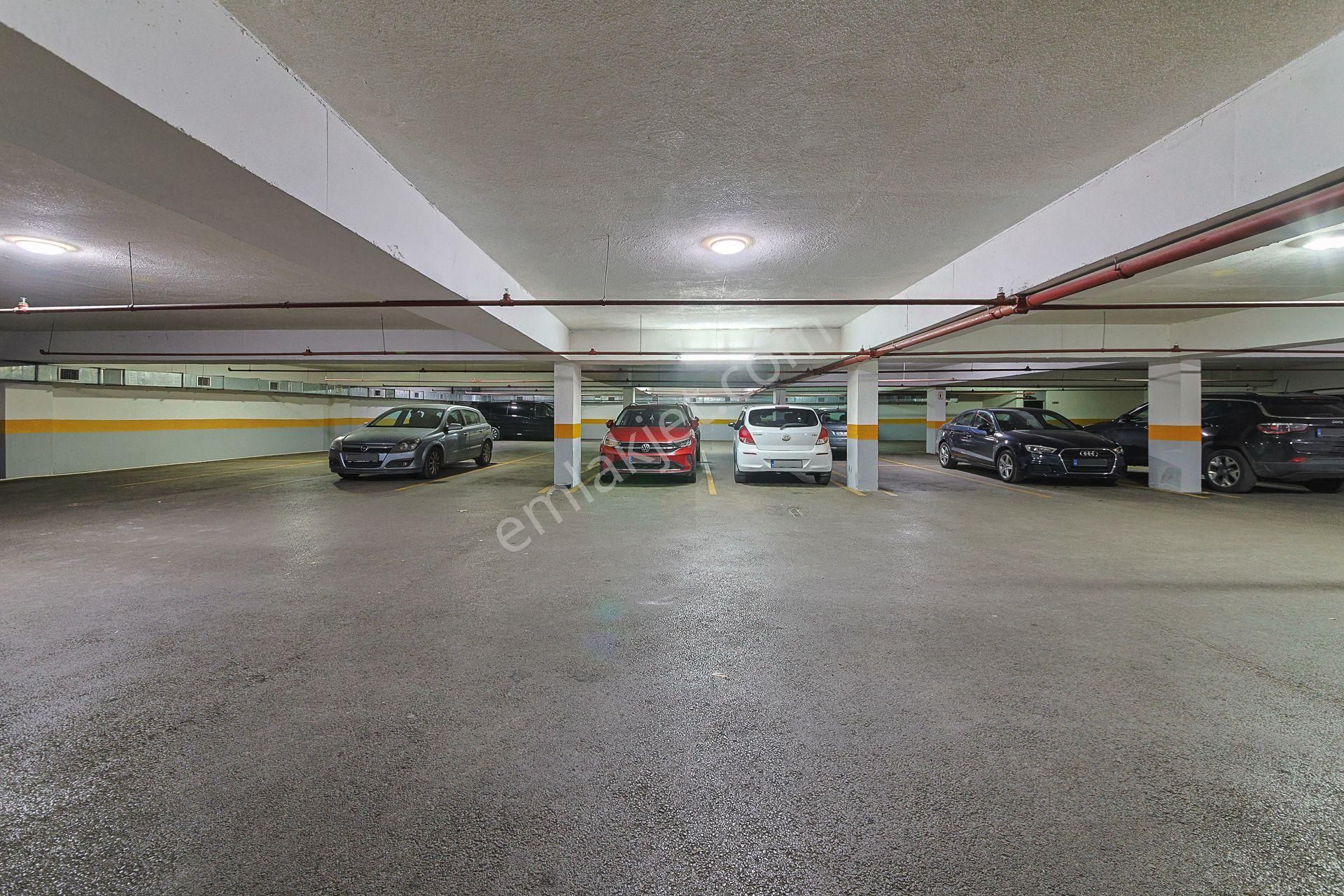 Bostancı Vukela Caddesinde Deniz Manzaralı Satılık 4+1 Daire Net 157 M2 - Görsel 29