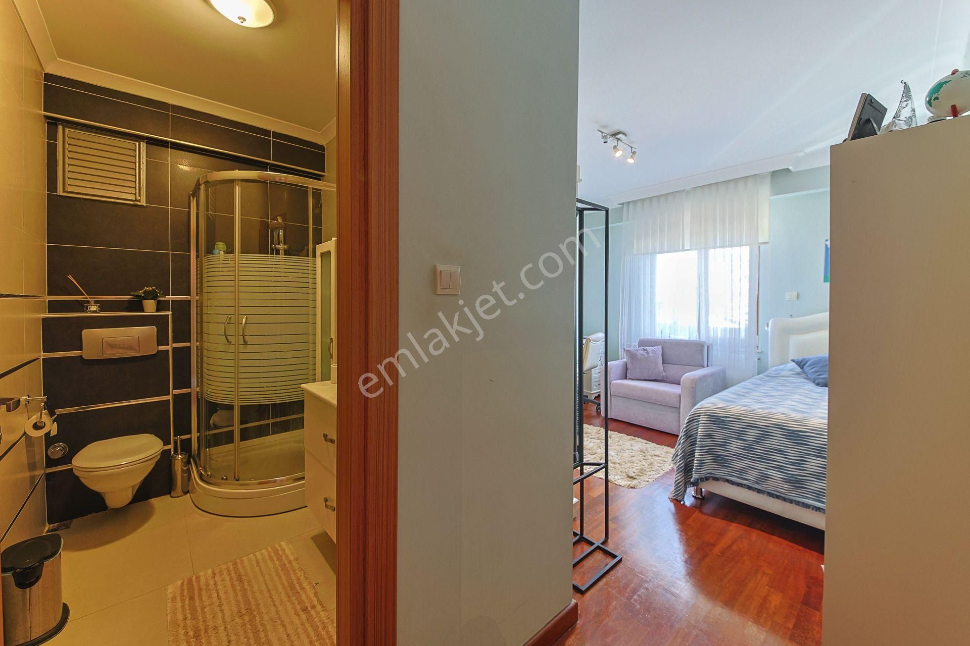 Bostancı Vukela Caddesinde Deniz Manzaralı Satılık 4+1 Daire Net 157 M2 - Görsel 24