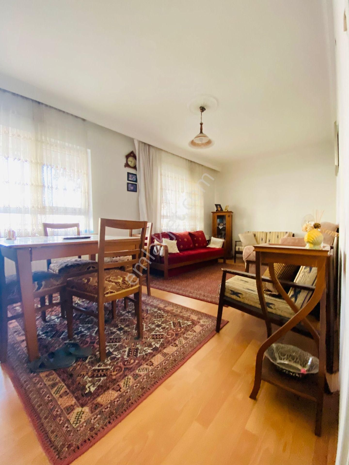 Şafaktepe'de Giriş Katta Eşyalı Satılık Yatırıma Uygun 3+1 Satılık Daire !!! - Görsel 2