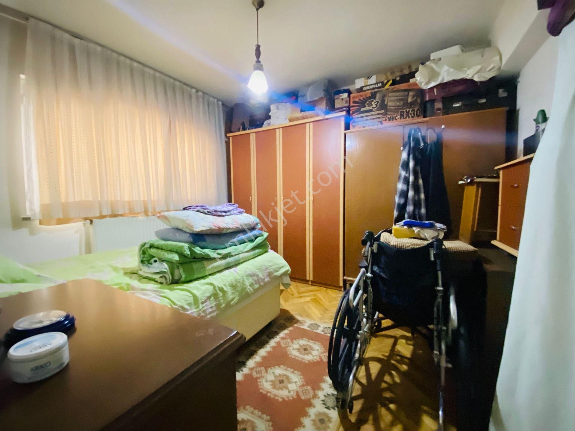 Şafaktepe'de Giriş Katta Eşyalı Satılık Yatırıma Uygun 3+1 Satılık Daire !!! - Görsel 14