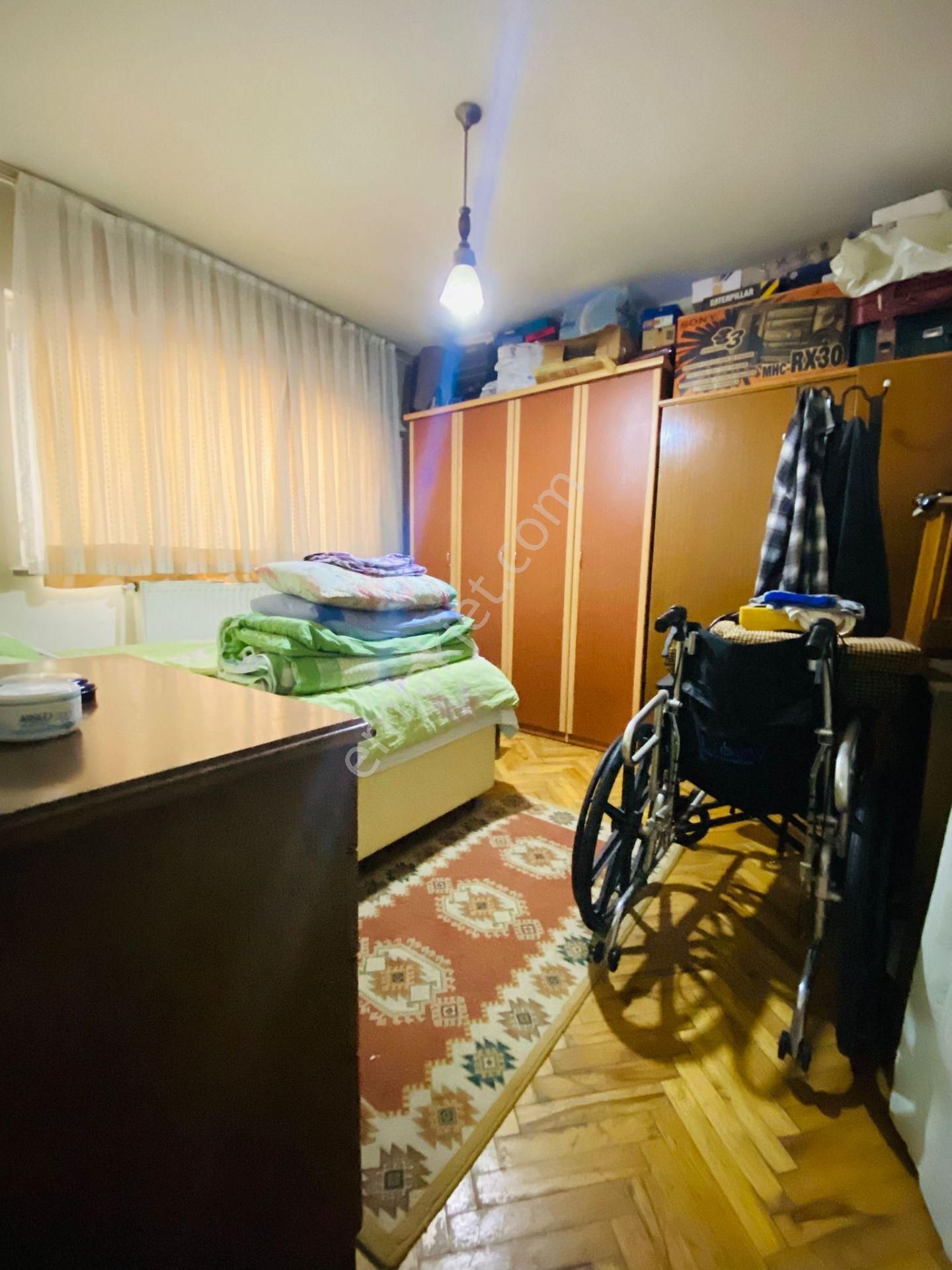 Şafaktepe'de Giriş Katta Eşyalı Satılık Yatırıma Uygun 3+1 Satılık Daire !!! - Görsel 12