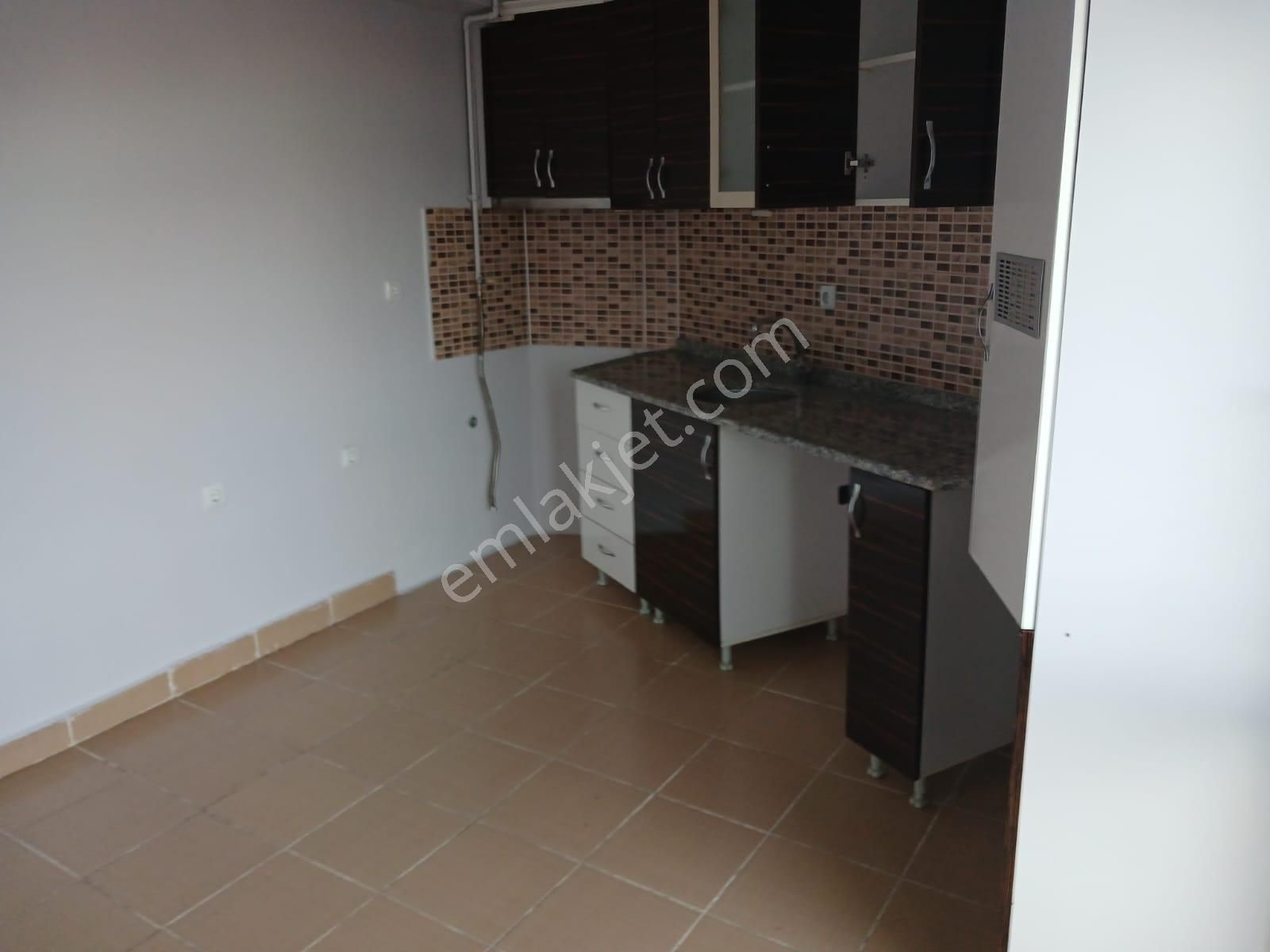 Hilal Akın Emlak’tan Yeşiltepe Mahallesi’nde Üniversiteye Yakın Kiralık 2+1 Daire - Görsel 4