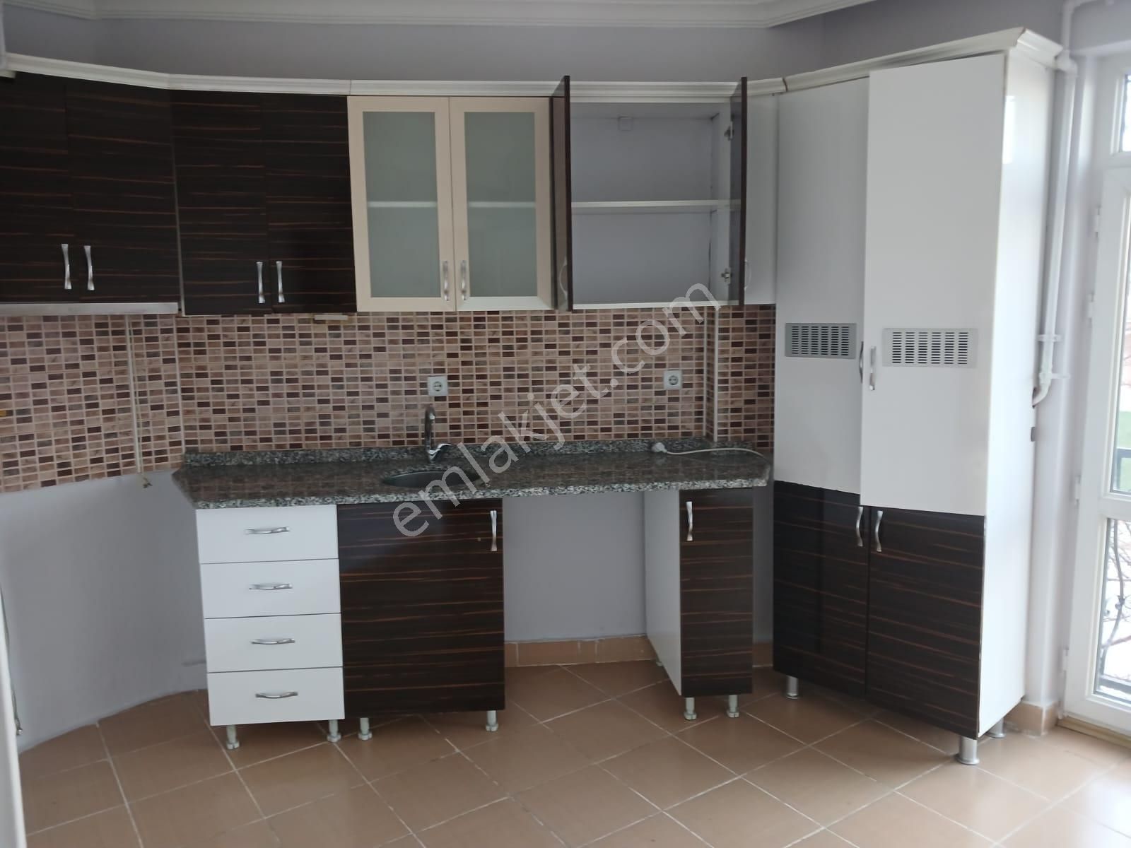 Hilal Akın Emlak’tan Yeşiltepe Mahallesi’nde Üniversiteye Yakın Kiralık 2+1 Daire - Görsel 3