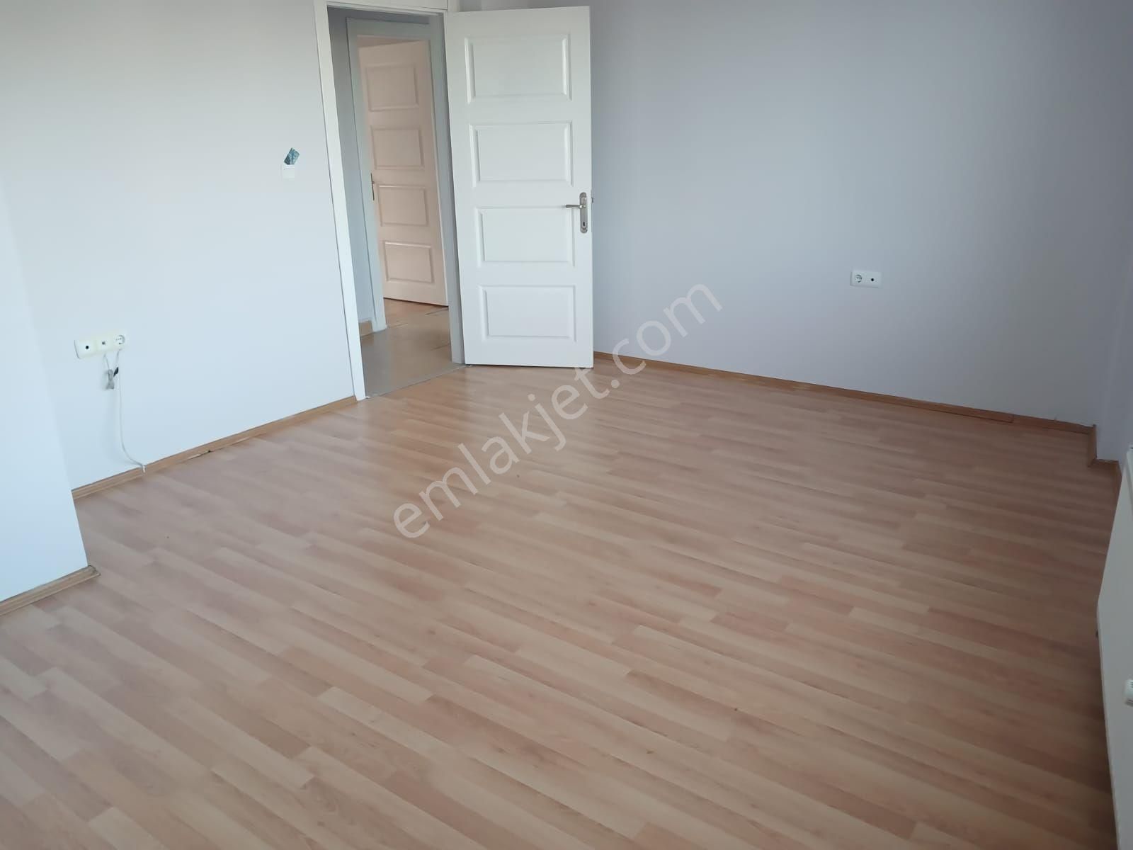 Hilal Akın Emlak’tan Yeşiltepe Mahallesi’nde Üniversiteye Yakın Kiralık 2+1 Daire - Görsel 12