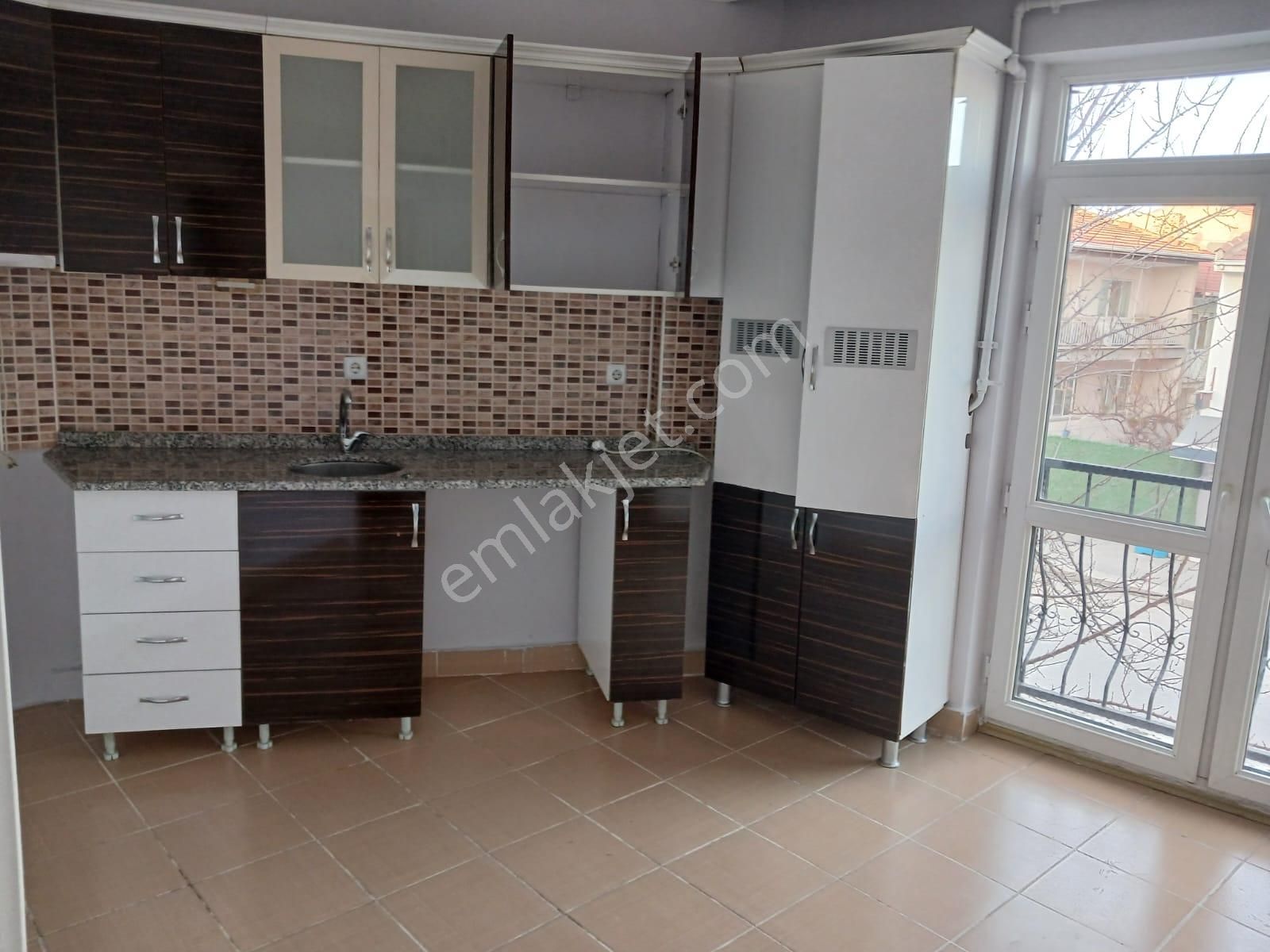 Hilal Akın Emlak’tan Yeşiltepe Mahallesi’nde Üniversiteye Yakın Kiralık 2+1 Daire