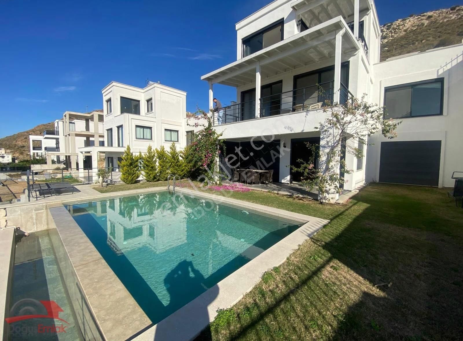 Doğuş Emlak'tan Full Deniz Adalar Manzaralı Havuz Bahçeli Villa
