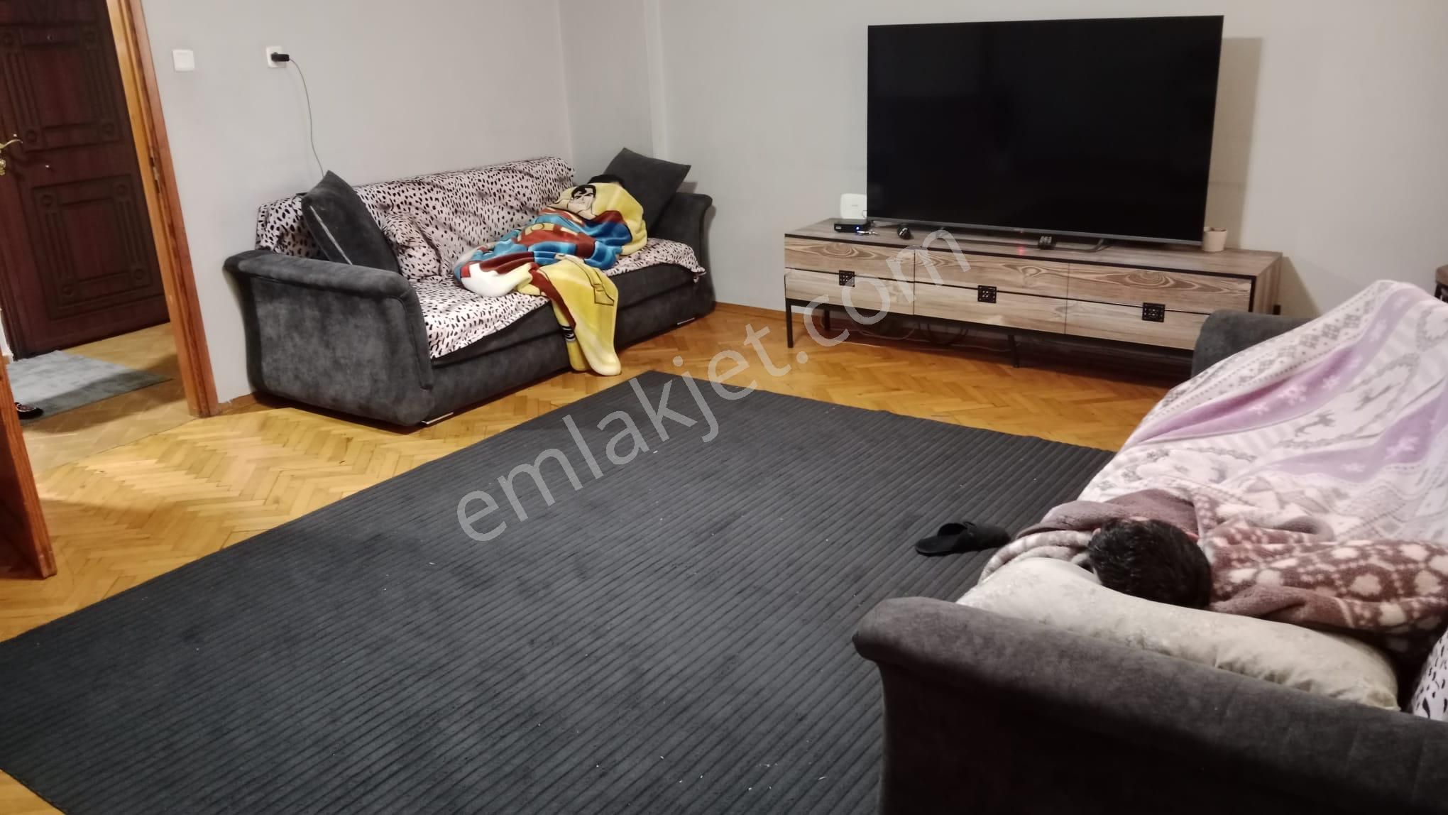Buca Güven Mahallesi//menderes Caddesi/deniz Bank Yanı//izbana 3-4dk//165m2 3+1arakat Dublex Daire