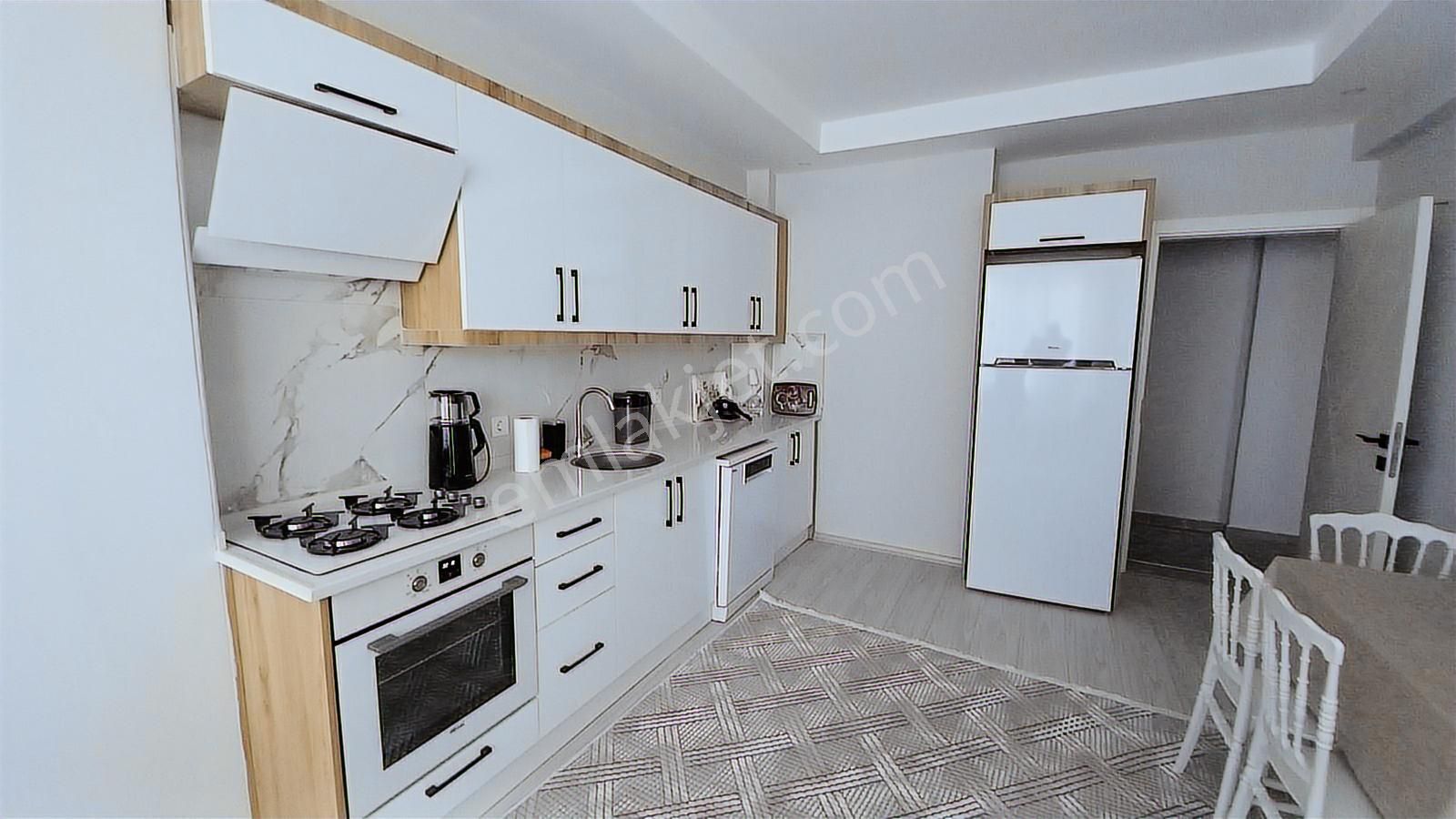 Lavinia Gayrimenkul Harika Konumda 1+1 Full Eşyalı Daire - Görsel 3