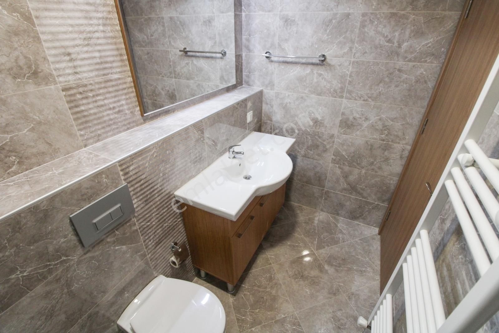 Yenitepe 1.etap Havuz Manzaralı 2+1 Kiracılı Satılık Daire - Görsel 3