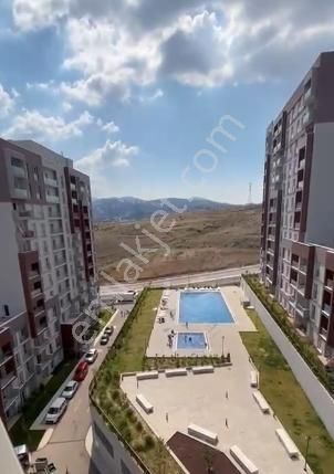 Yenitepe 1.etap Havuz Manzaralı 2+1 Kiracılı Satılık Daire