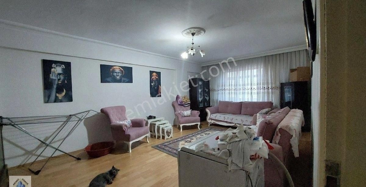 Elvankent Atakent De Arakat Altında Daire Bulunan 155 M Brüt 135 Net Tren İstasyonuna Yakın 3+1