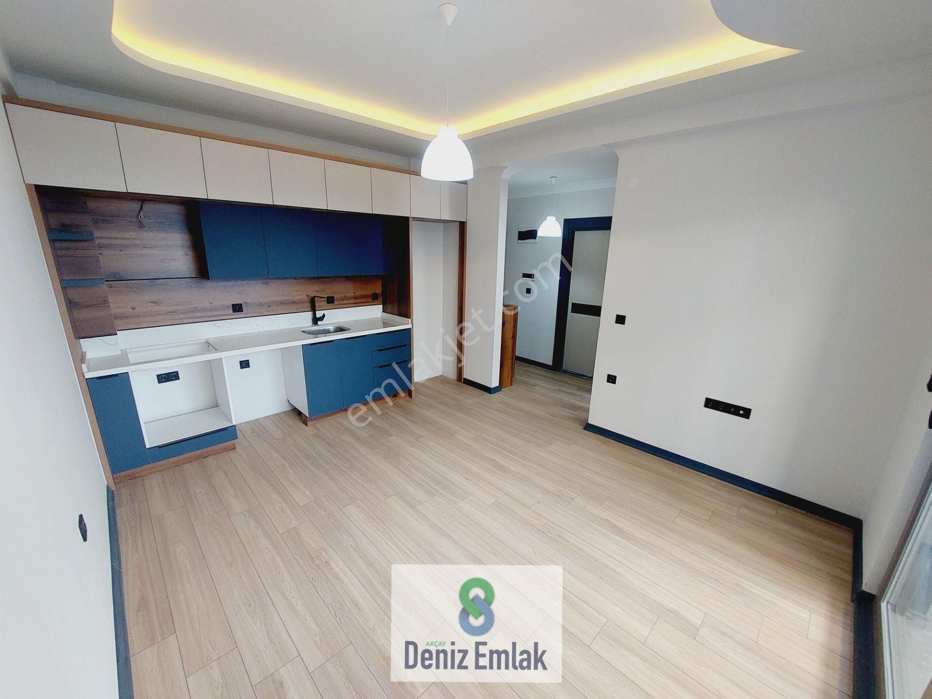 Denizden Akçayda Arakat Asansörlü Satılık 1+1 Daire.