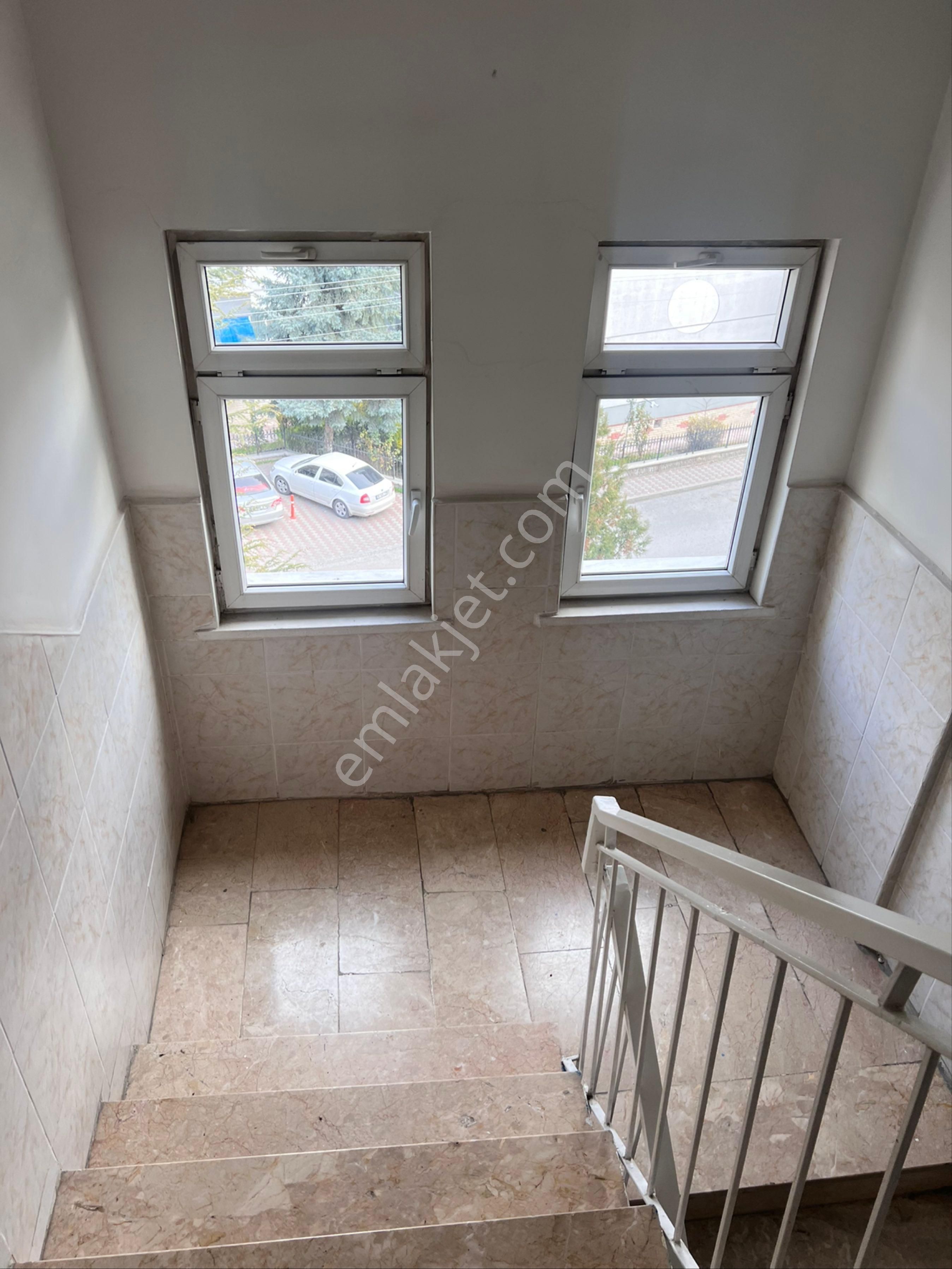 U.h.m Metro Yakını 3,arakat Salon Bağımsız 3+1 Kiralık Daire - Görsel 1