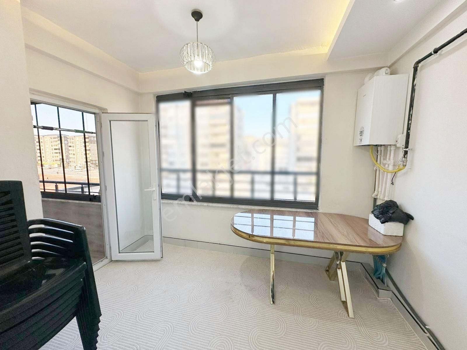 Belkız'da Cadde Üzeri Yemek Odalı Her Şeyi Yapılı Arakat 2.5+1 - Görsel 6