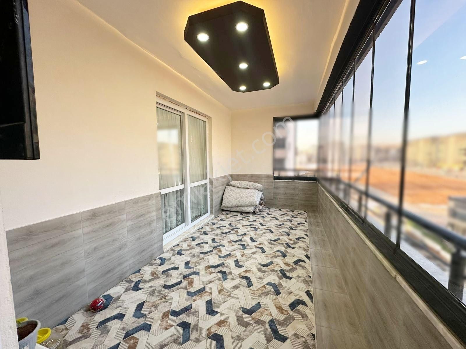 Belkız'da Cadde Üzeri Yemek Odalı Her Şeyi Yapılı Arakat 2.5+1 - Görsel 11