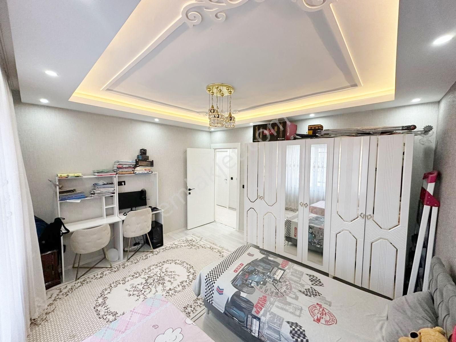 Belkız'da Cadde Üzeri Yemek Odalı Her Şeyi Yapılı Arakat 2.5+1 - Görsel 23