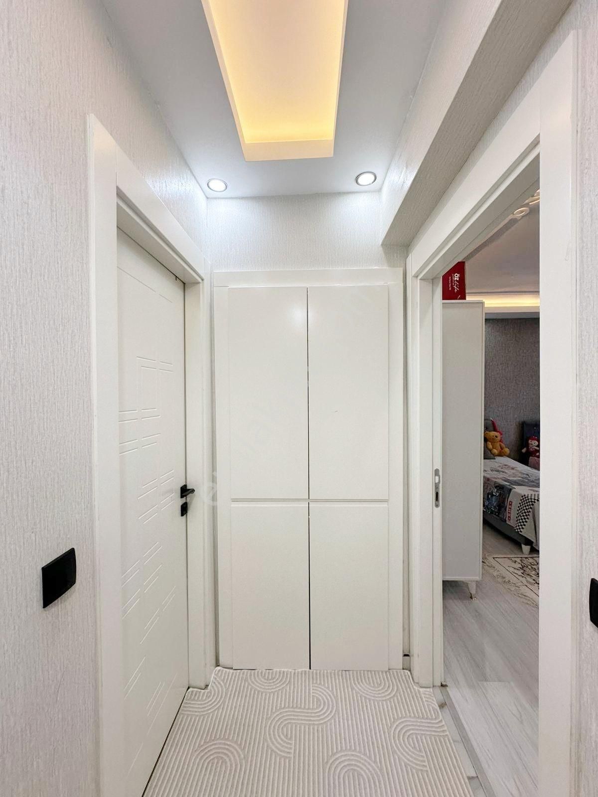 Belkız'da Cadde Üzeri Yemek Odalı Her Şeyi Yapılı Arakat 2.5+1 - Görsel 27