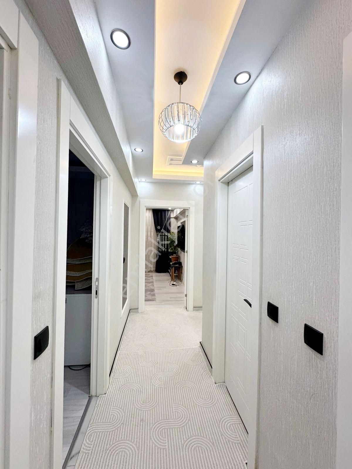 Belkız'da Cadde Üzeri Yemek Odalı Her Şeyi Yapılı Arakat 2.5+1 - Görsel 24