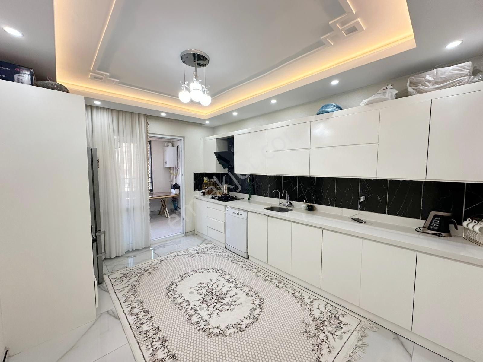 Belkız'da Cadde Üzeri Yemek Odalı Her Şeyi Yapılı Arakat 2.5+1