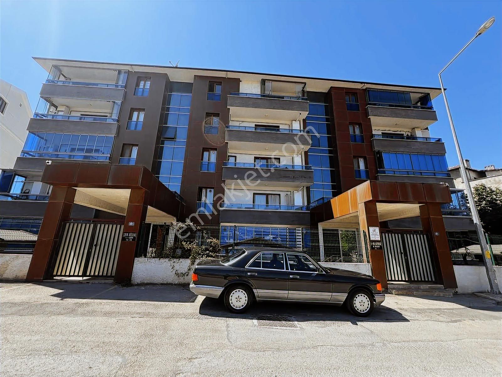 Çalı Gümüşlükte 4+1 Geniş Satılık Daire