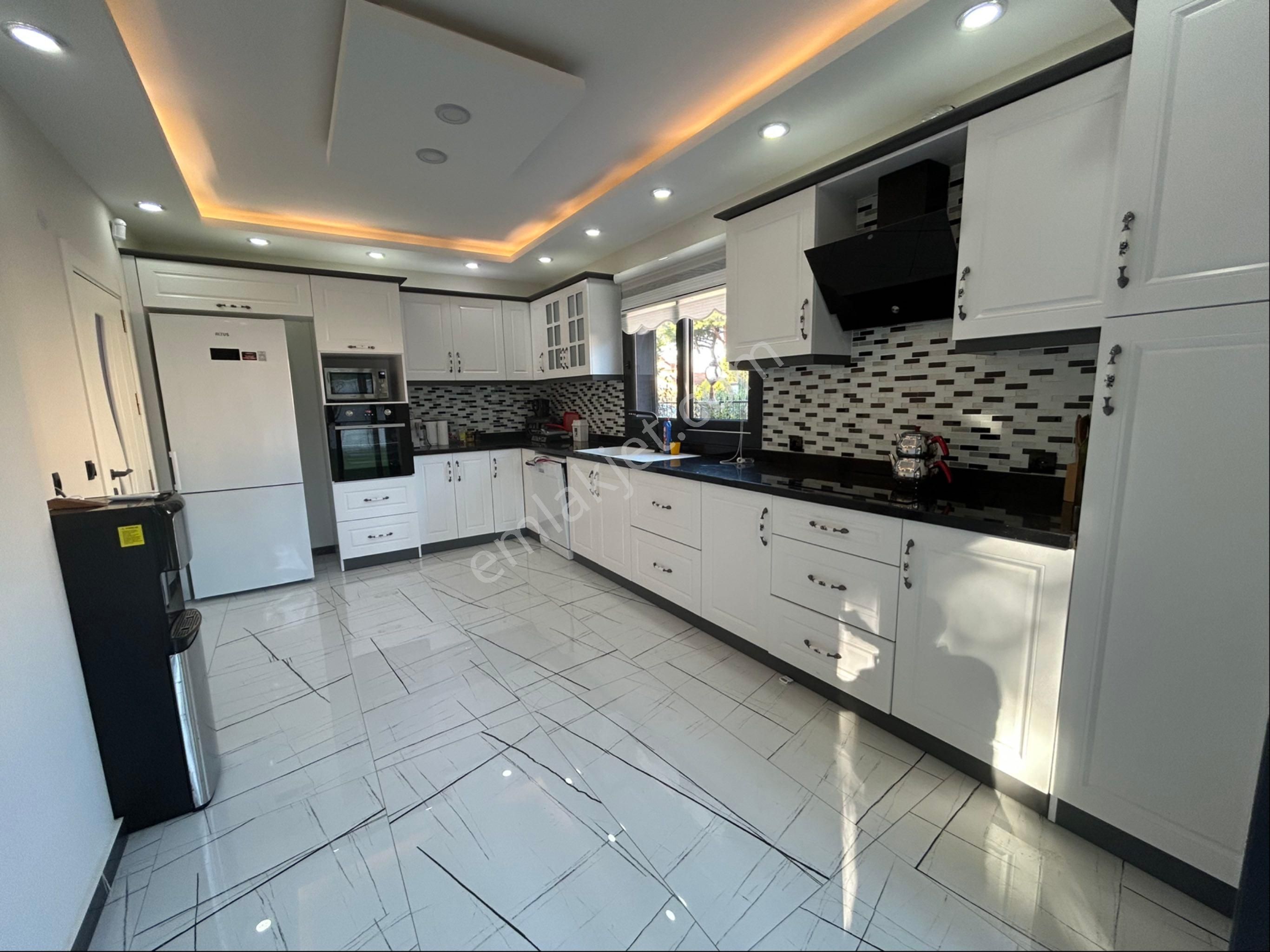 Didimde Sahile 300 Mt Mesafede 4+1 Villa - Görsel 16