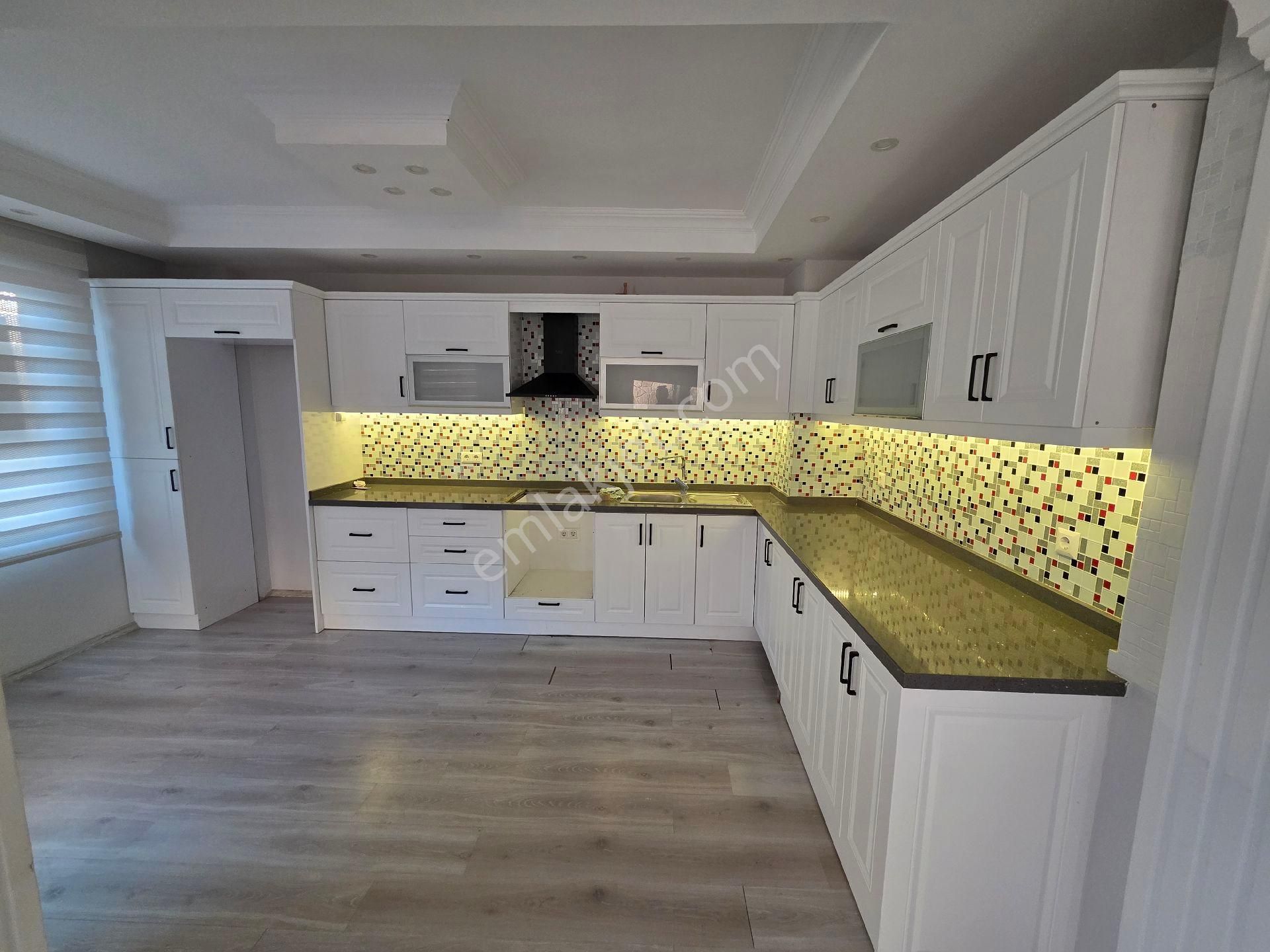 Mumcular Cadde Üzeri Kiralık