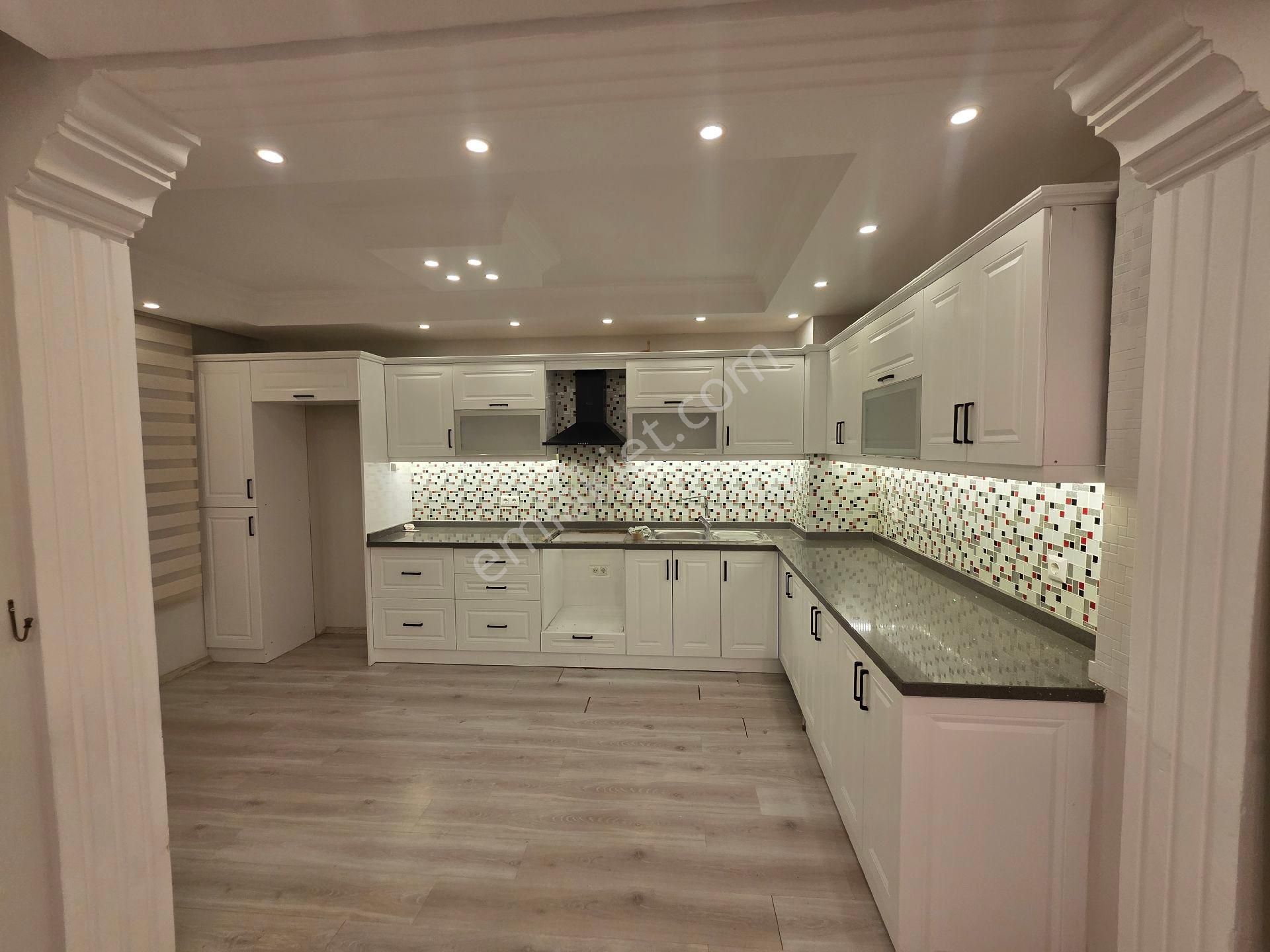 Mumcular Cadde Üzeri Kiralık - Görsel 3