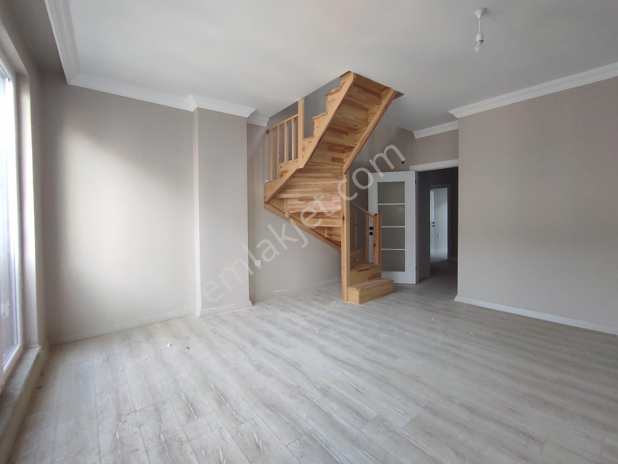 Demokrasi Caddesi Metroya Yakın Asansörlü 3+1 Üst Dubleks - Görsel 7