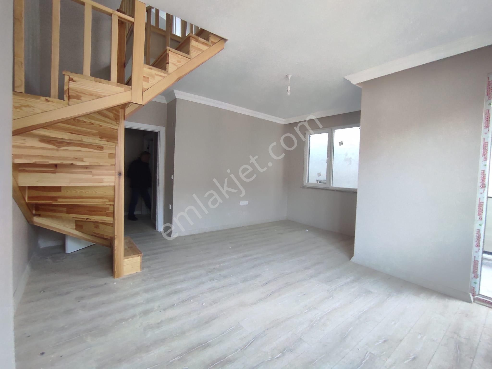 Demokrasi Caddesi Metroya Yakın Asansörlü 3+1 Üst Dubleks - Görsel 8