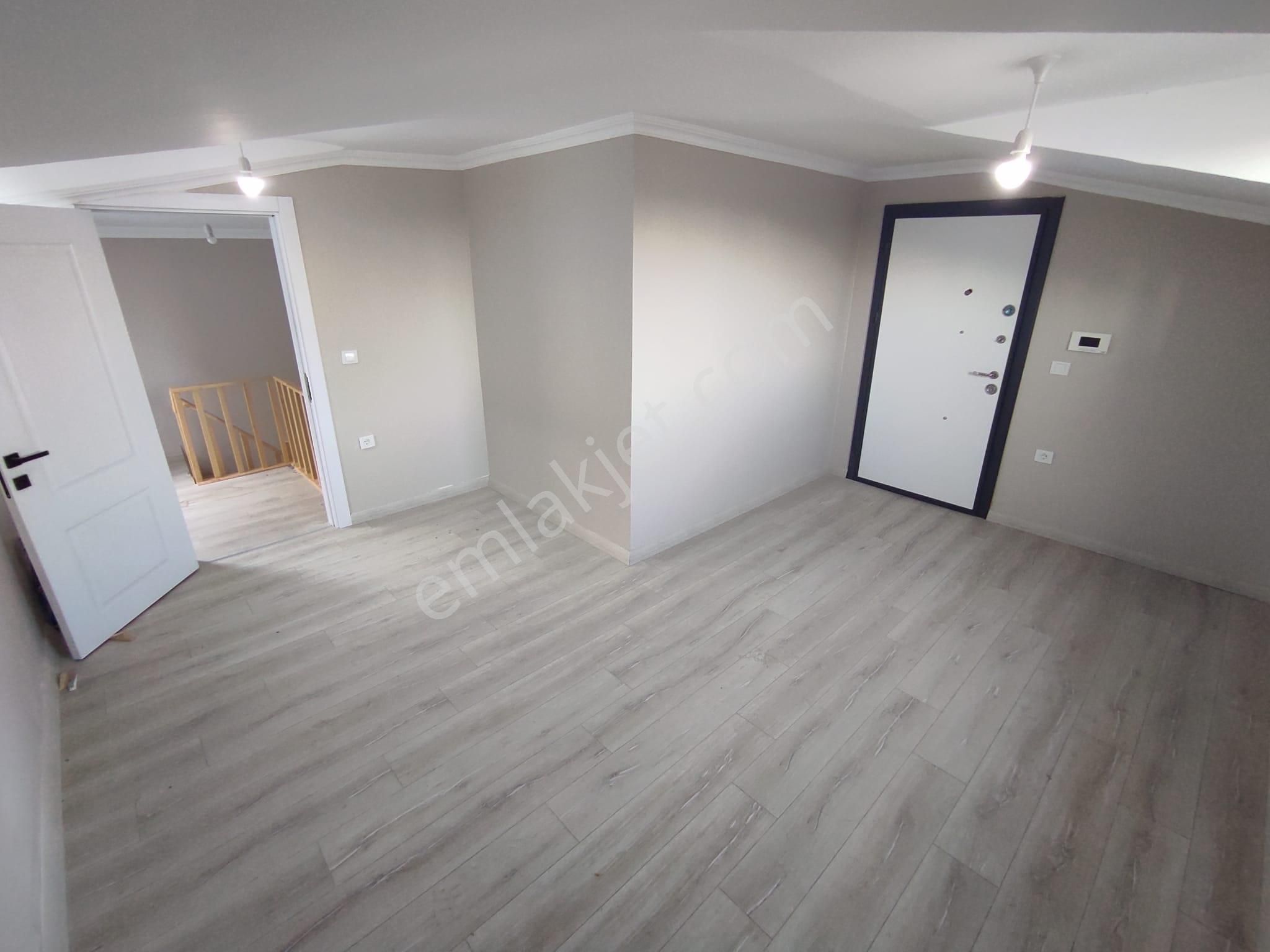 Demokrasi Caddesi Metroya Yakın Asansörlü 3+1 Üst Dubleks - Görsel 35