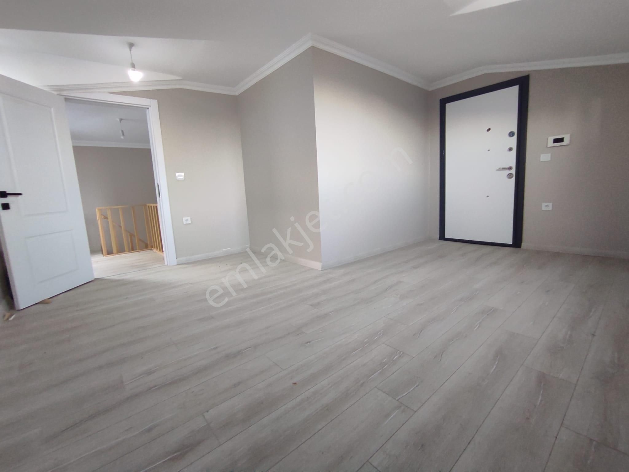 Demokrasi Caddesi Metroya Yakın Asansörlü 3+1 Üst Dubleks - Görsel 31