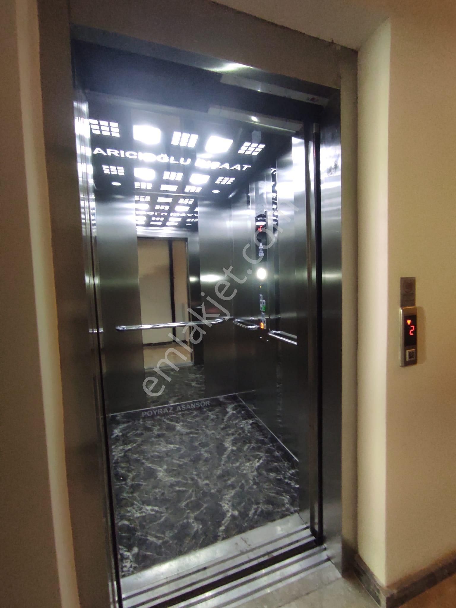 Demokrasi Caddesi Metroya Yakın Asansörlü 3+1 Üst Dubleks - Görsel 4