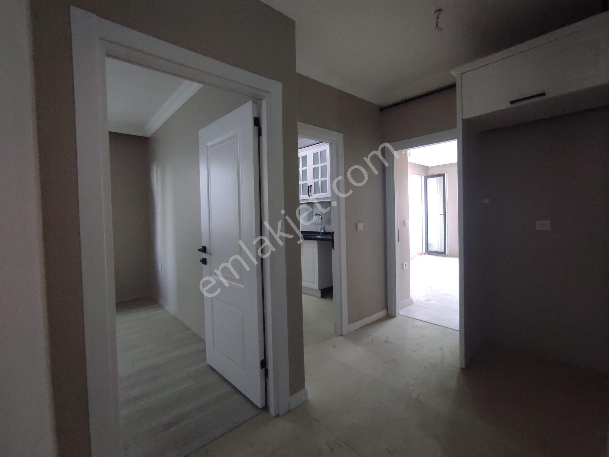 Demokrasi Caddesi Metroya Yakın Asansörlü 3+1 Üst Dubleks - Görsel 14