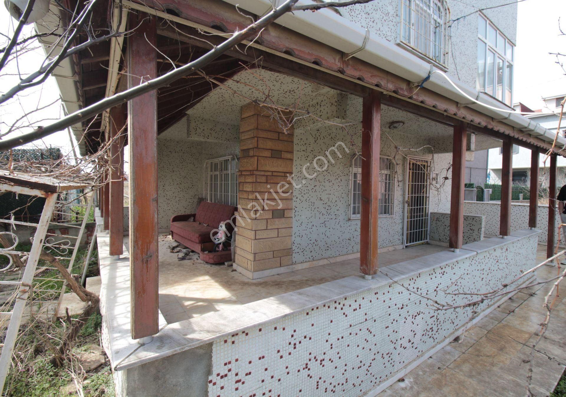 Tekirdağ Marmara Ereğlisi Yeni Çiftlikte Denize 250 M Mesafede 3 Katlı Satılık Villa