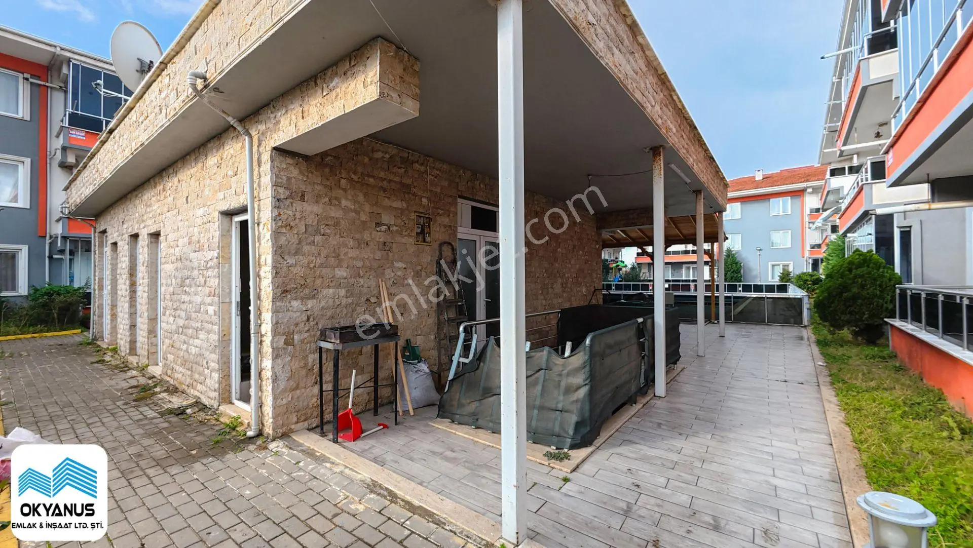 Karasu’da Satılık 2+1 Havuzlu Sitede Ferah Daire - Görsel 2