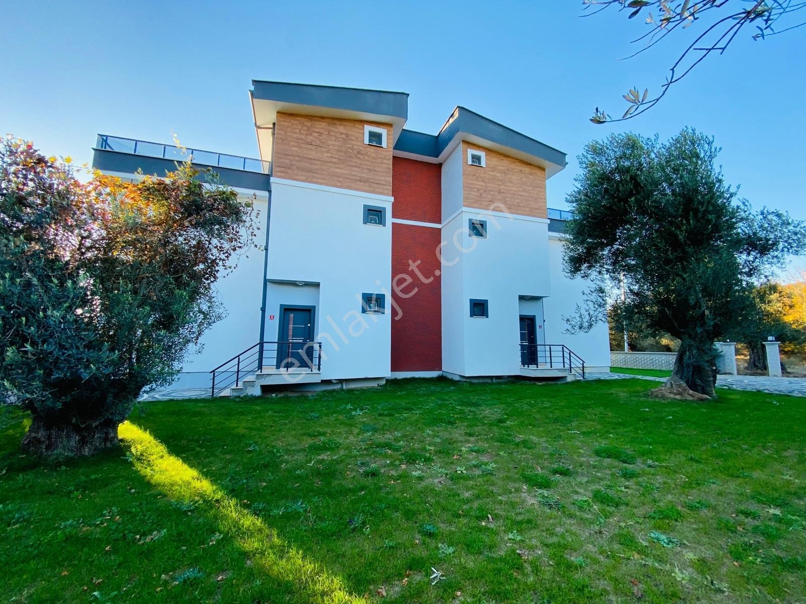 Kerim'den Altınoluk Satılık Denize 5dk Sıfır Bahçeli Villa - Görsel 24