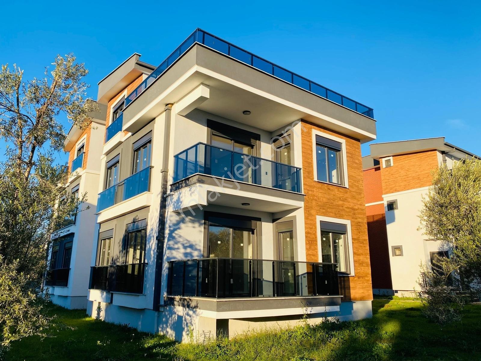 Kerim'den Altınoluk Satılık Denize 5dk Sıfır Bahçeli Villa - Görsel 28