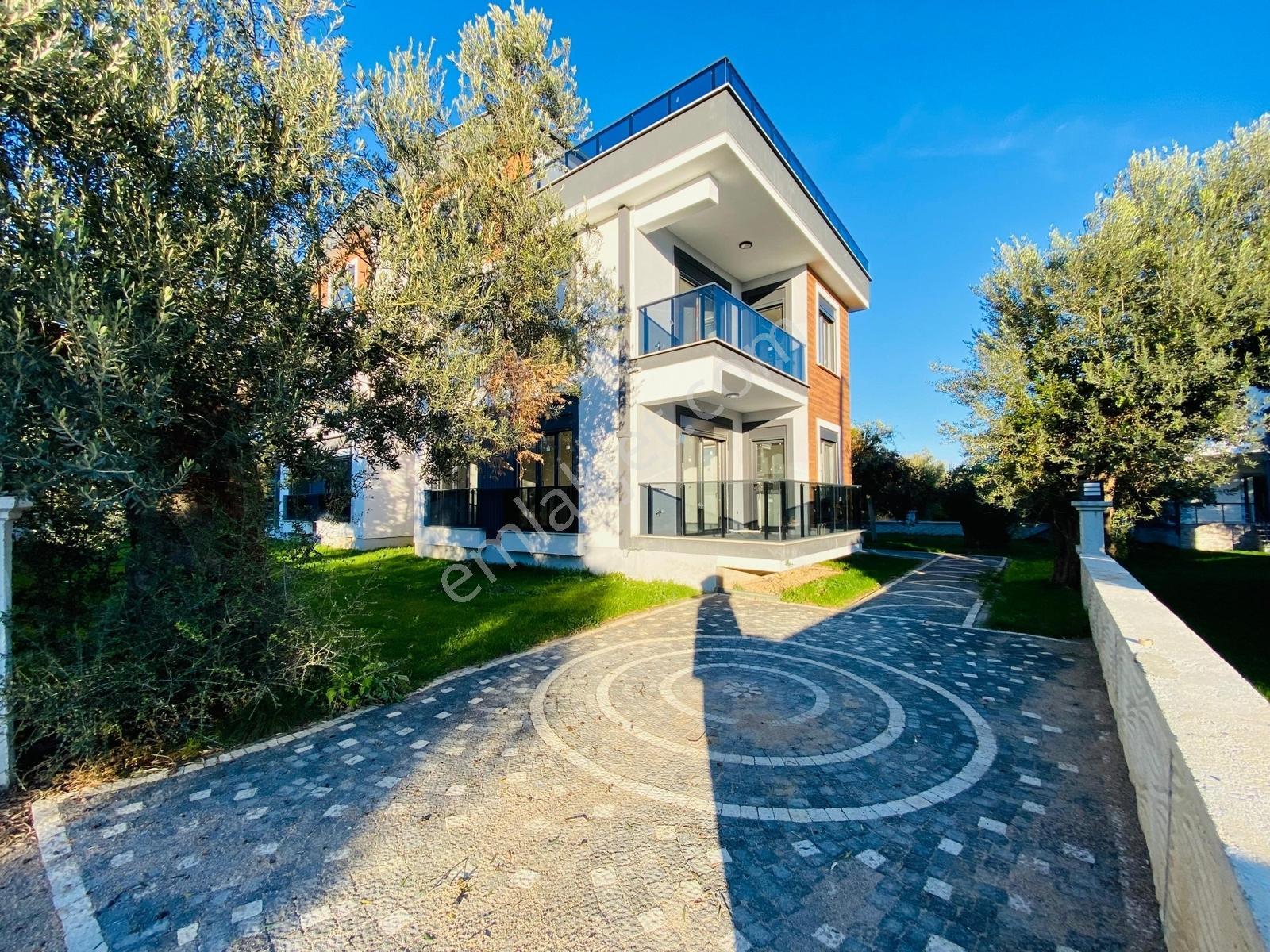 Kerim'den Altınoluk Satılık Denize 5dk Sıfır Bahçeli Villa - Görsel 3