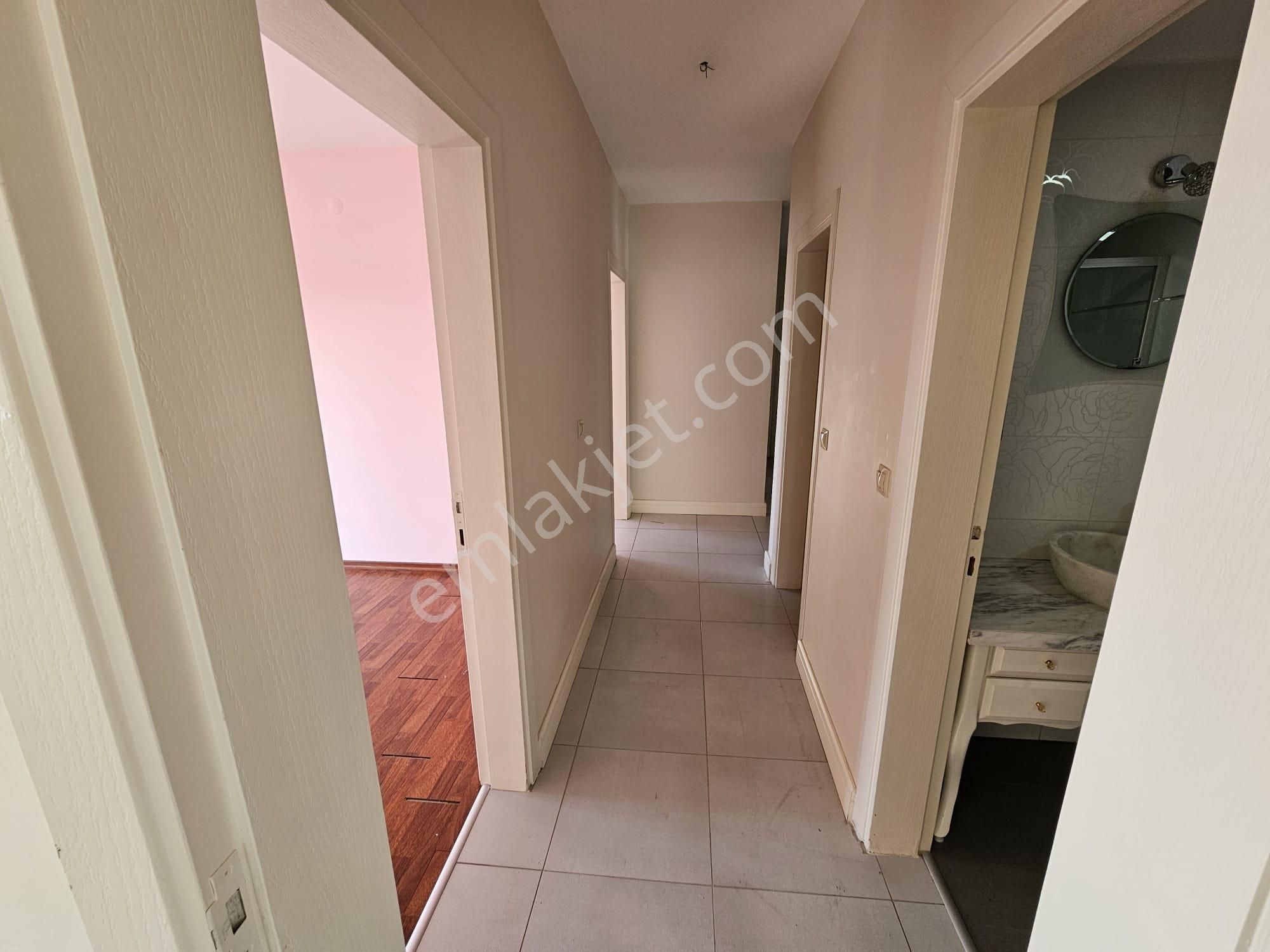 Ataşehir İçerenköy Kiptaş Evleri'nde 3+1 Balkonlu 145m2 Kiralık Boş Daire - Görsel 13