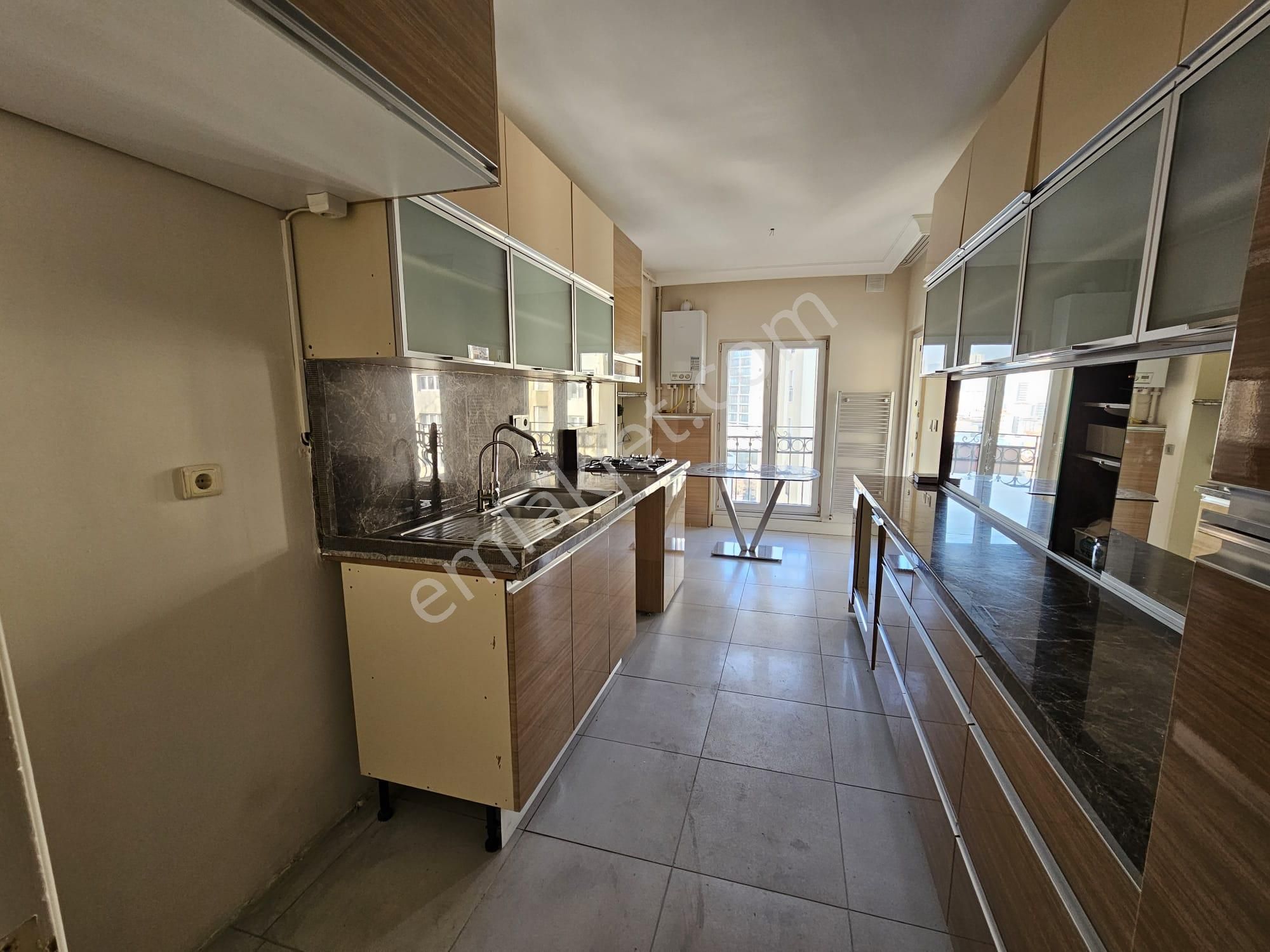 Ataşehir İçerenköy Kiptaş Evleri'nde 3+1 Balkonlu 145m2 Kiralık Boş Daire - Görsel 25