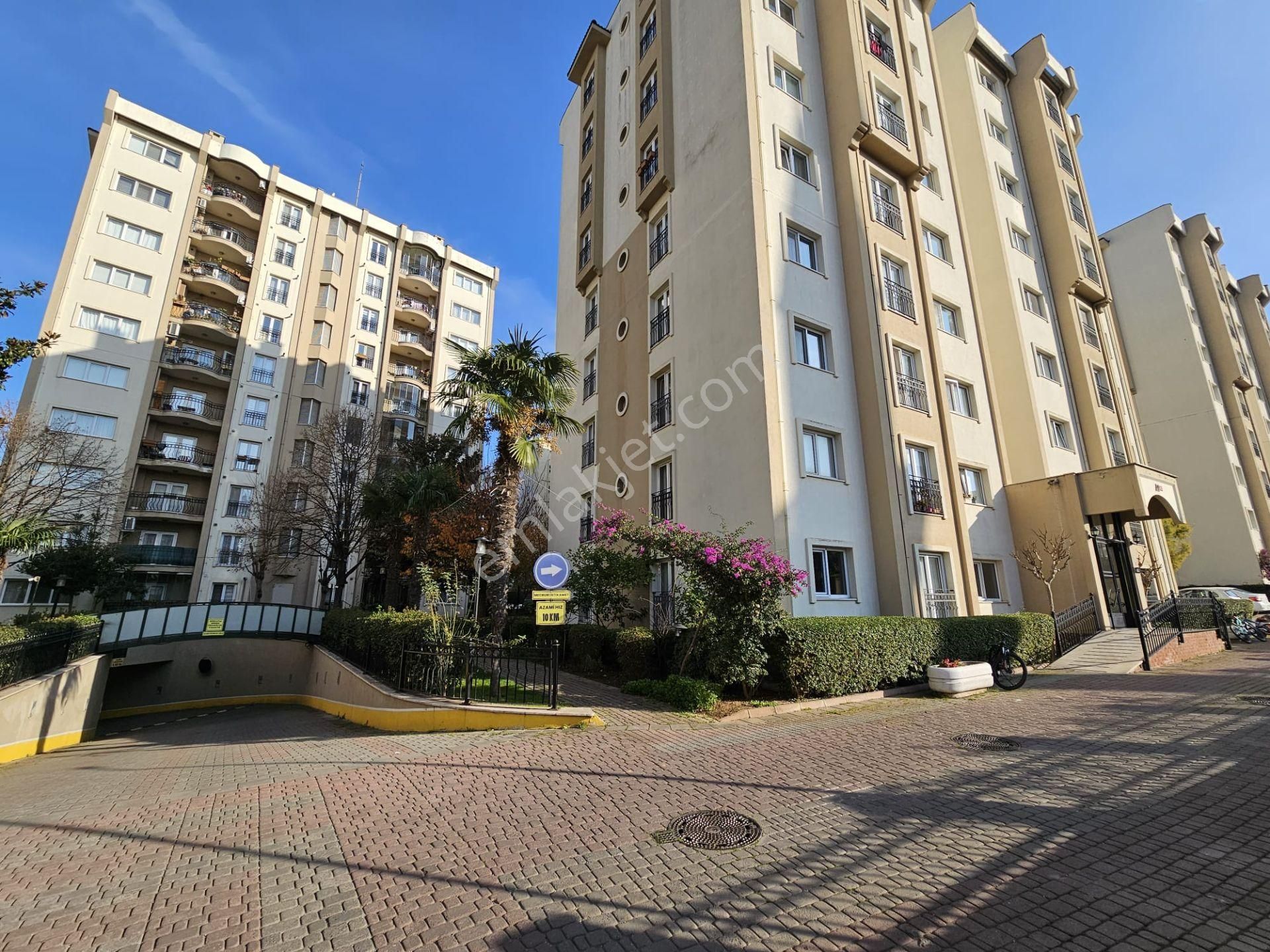 Ataşehir İçerenköy Kiptaş Evleri'nde 3+1 Balkonlu 145m2 Kiralık Boş Daire - Görsel 3