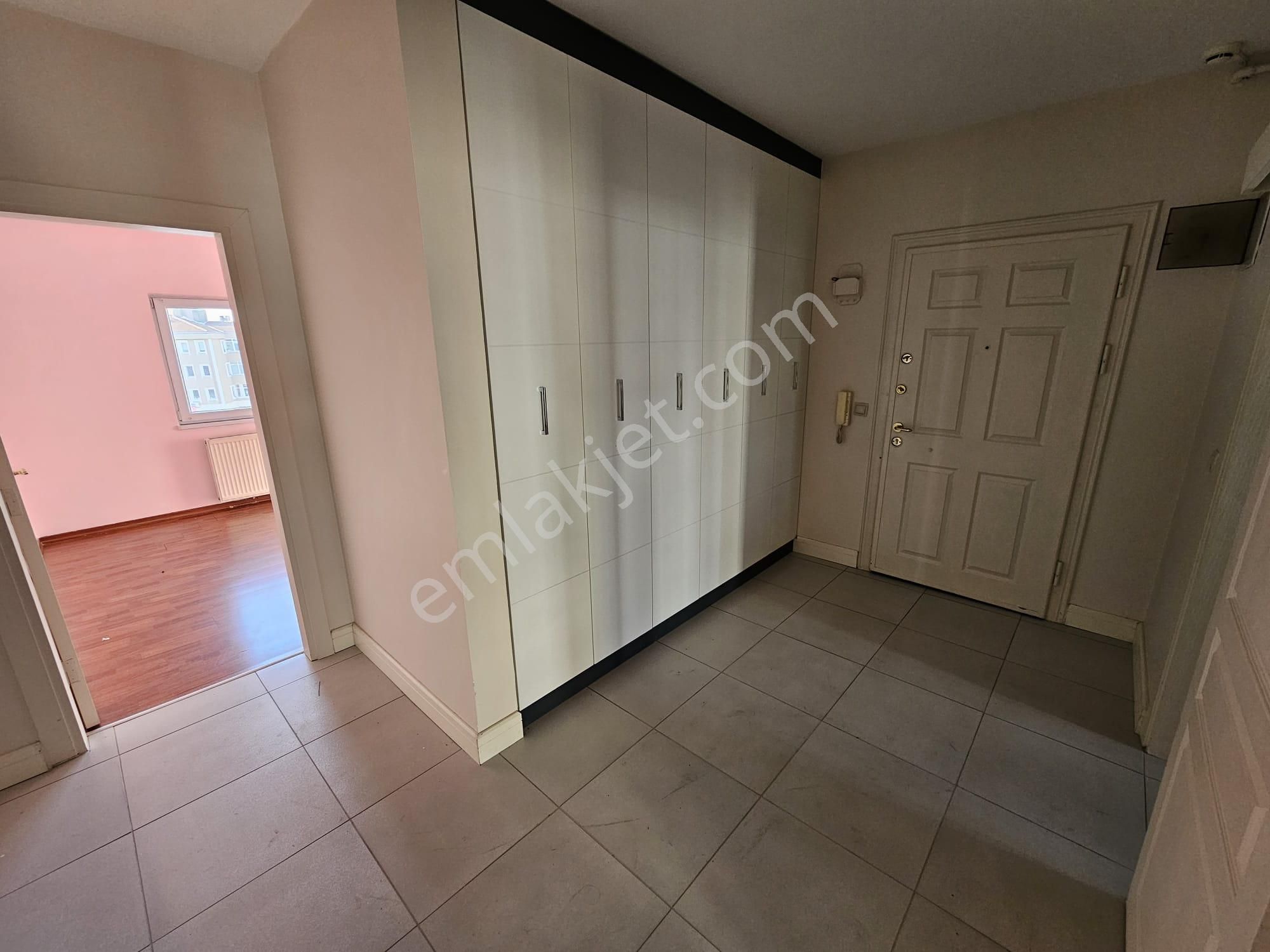 Ataşehir İçerenköy Kiptaş Evleri'nde 3+1 Balkonlu 145m2 Kiralık Boş Daire - Görsel 7
