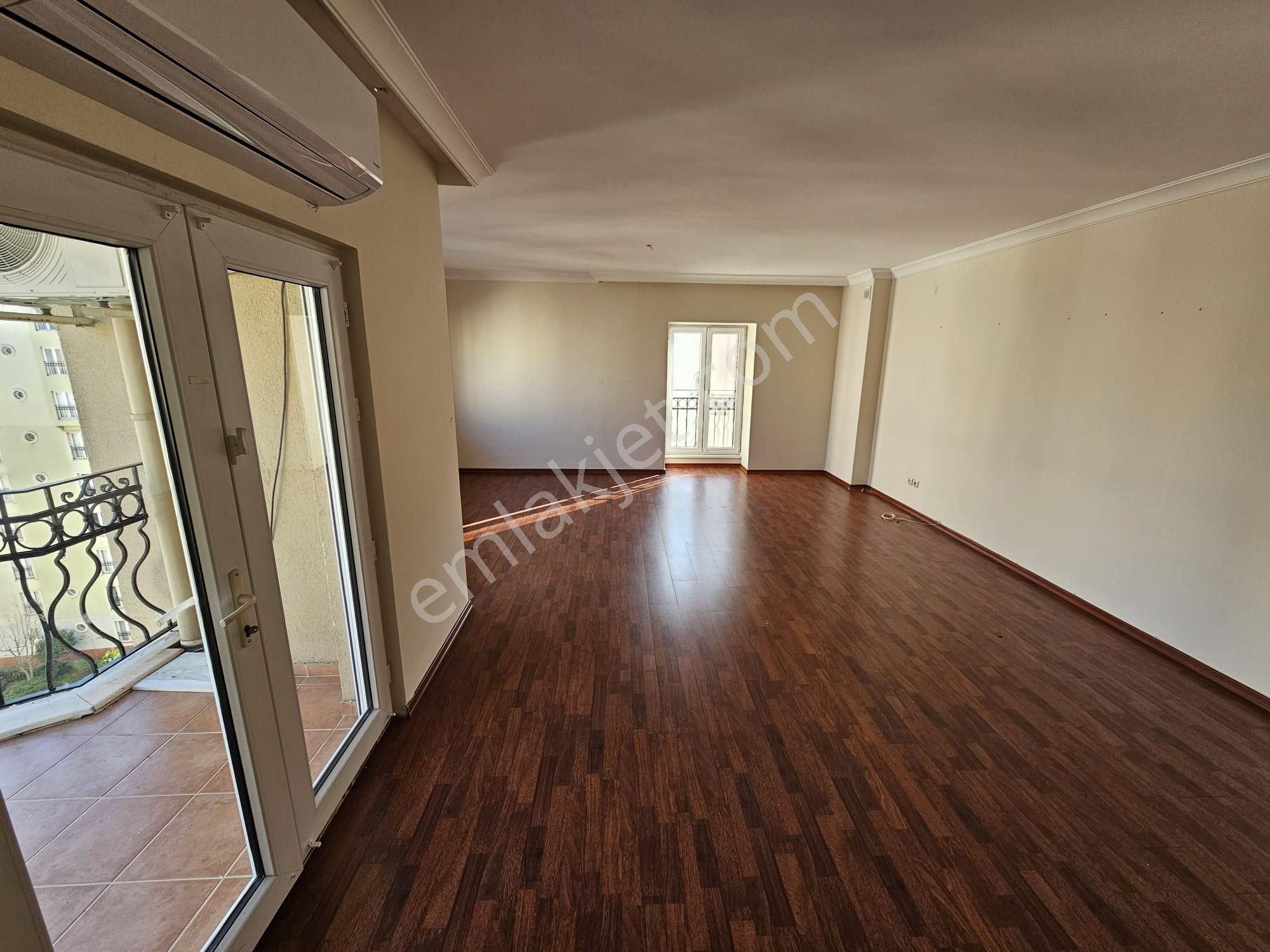 Ataşehir İçerenköy Kiptaş Evleri'nde 3+1 Balkonlu 145m2 Kiralık Boş Daire - Görsel 28