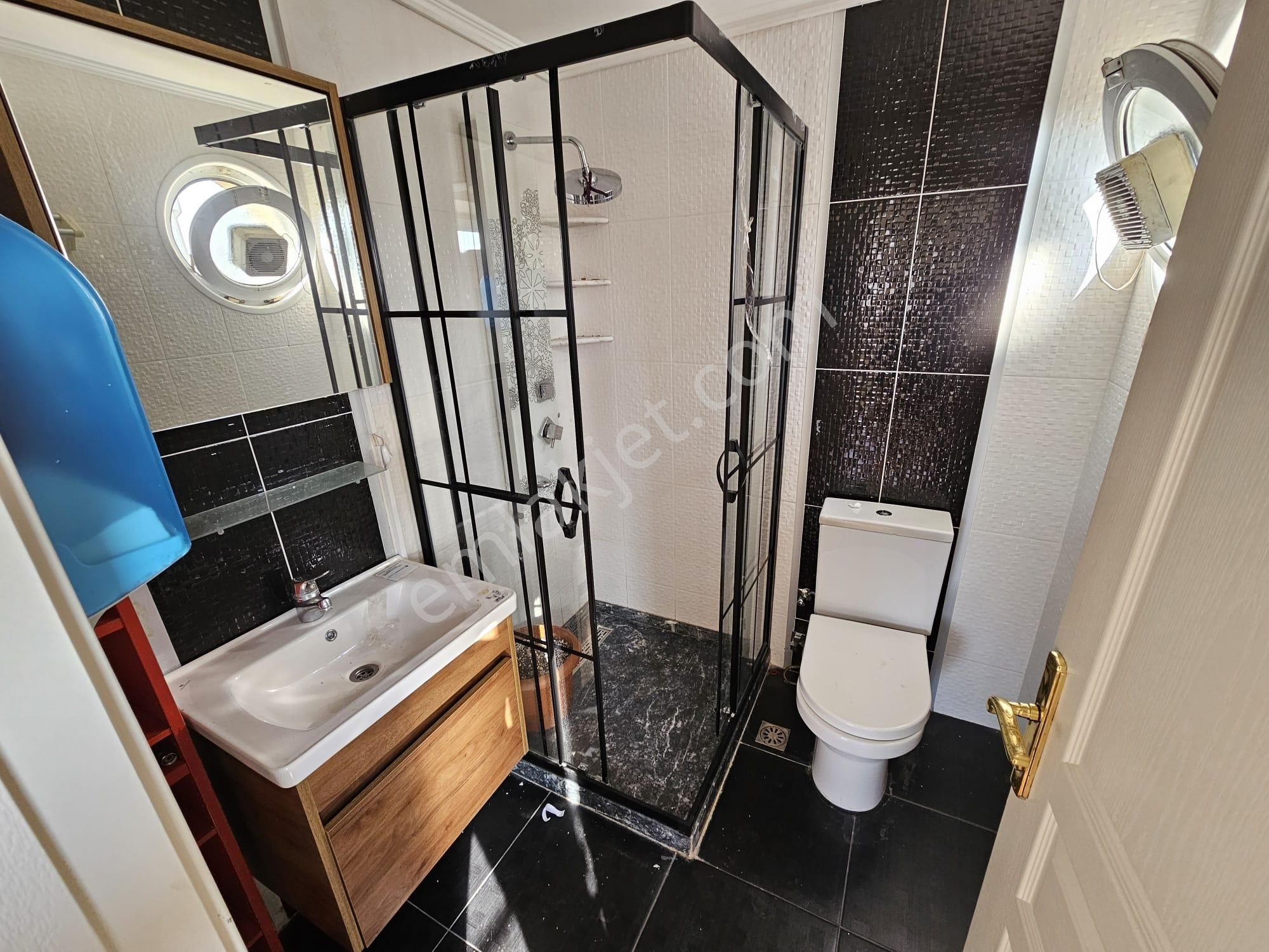 Ataşehir İçerenköy Kiptaş Evleri'nde 3+1 Balkonlu 145m2 Kiralık Boş Daire - Görsel 10