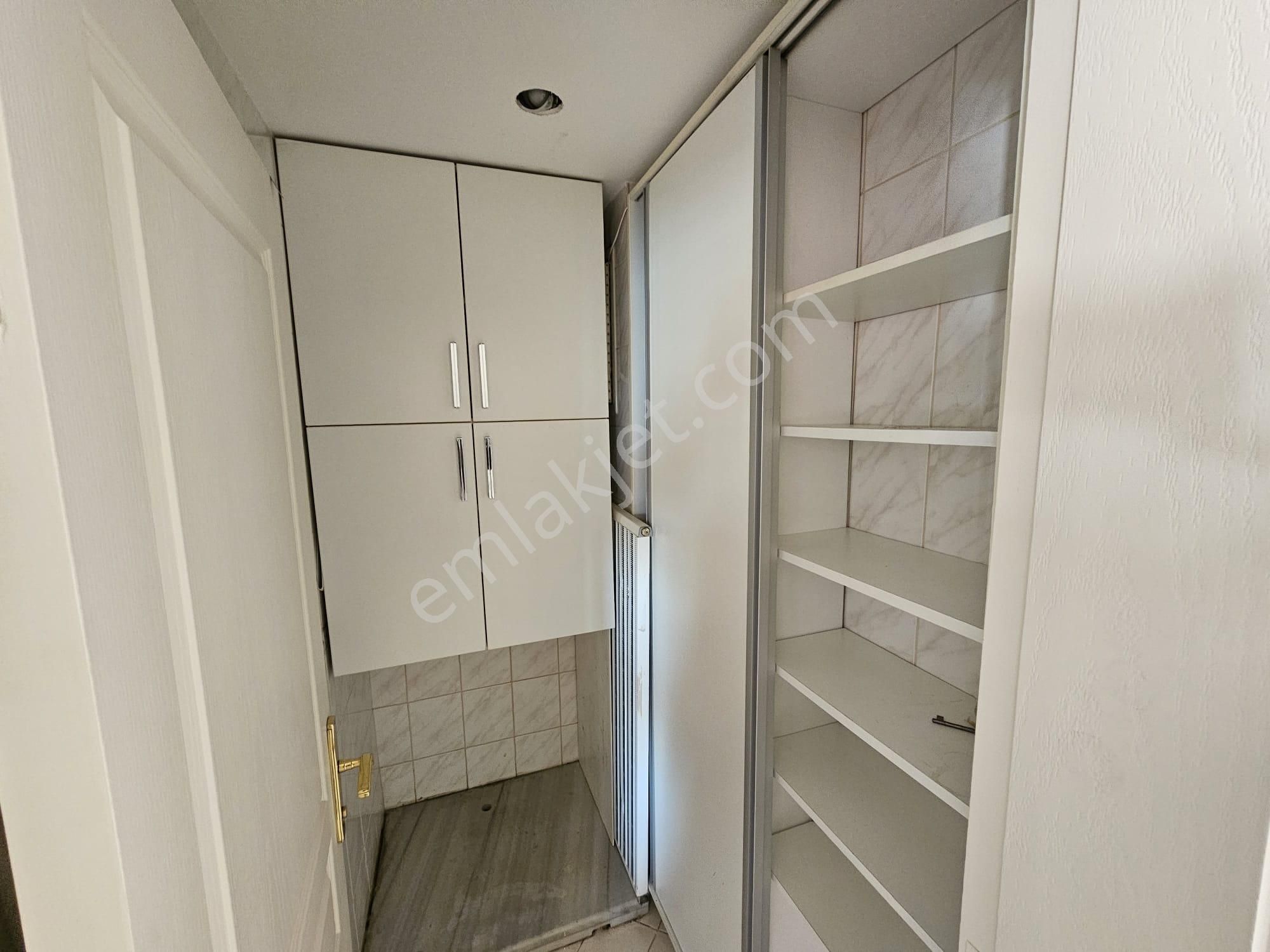 Ataşehir İçerenköy Kiptaş Evleri'nde 3+1 Balkonlu 145m2 Kiralık Boş Daire - Görsel 14