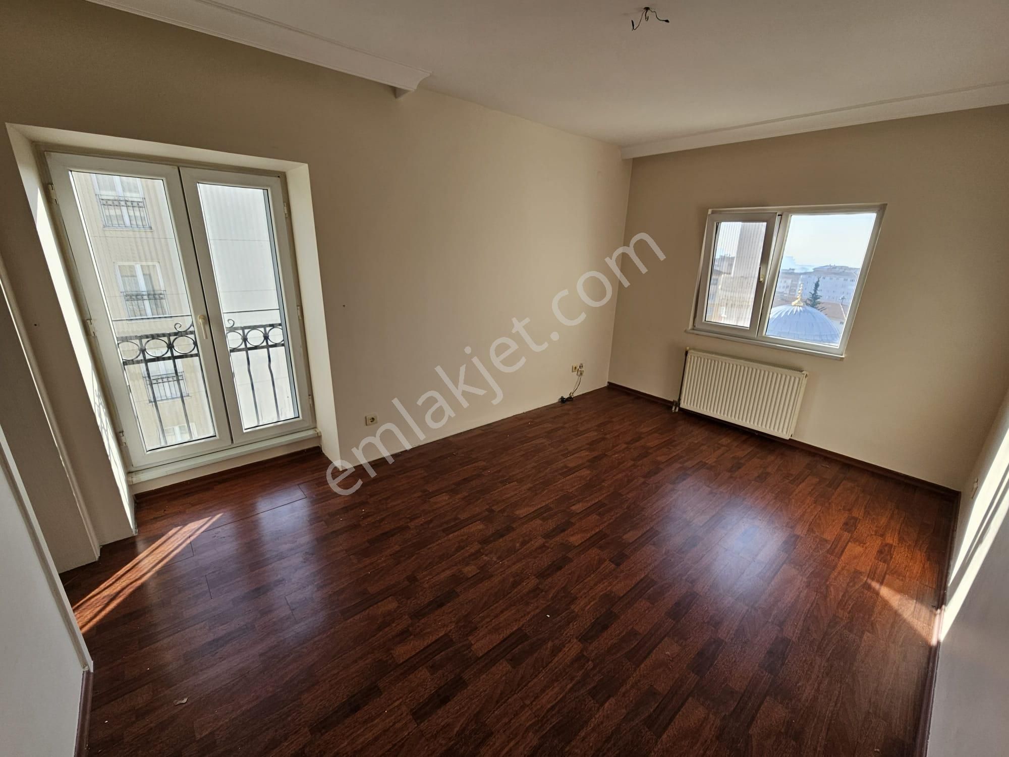 Ataşehir İçerenköy Kiptaş Evleri'nde 3+1 Balkonlu 145m2 Kiralık Boş Daire - Görsel 12